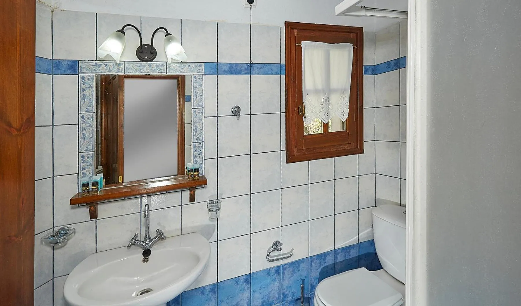 Toilet in Hotel Atrapos