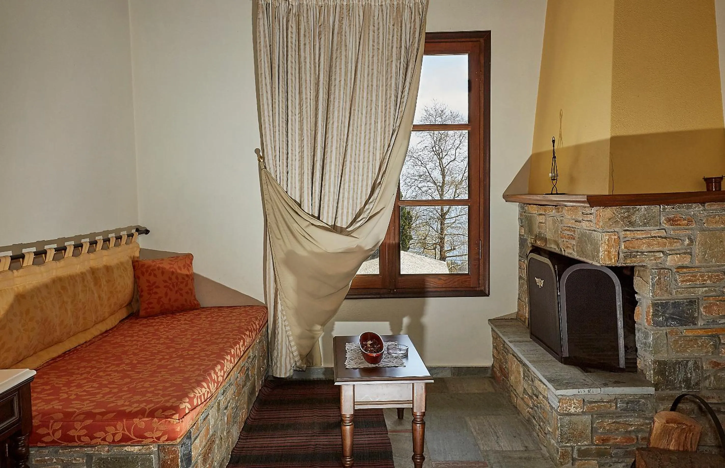 Seating area, Bed in Hotel Atrapos