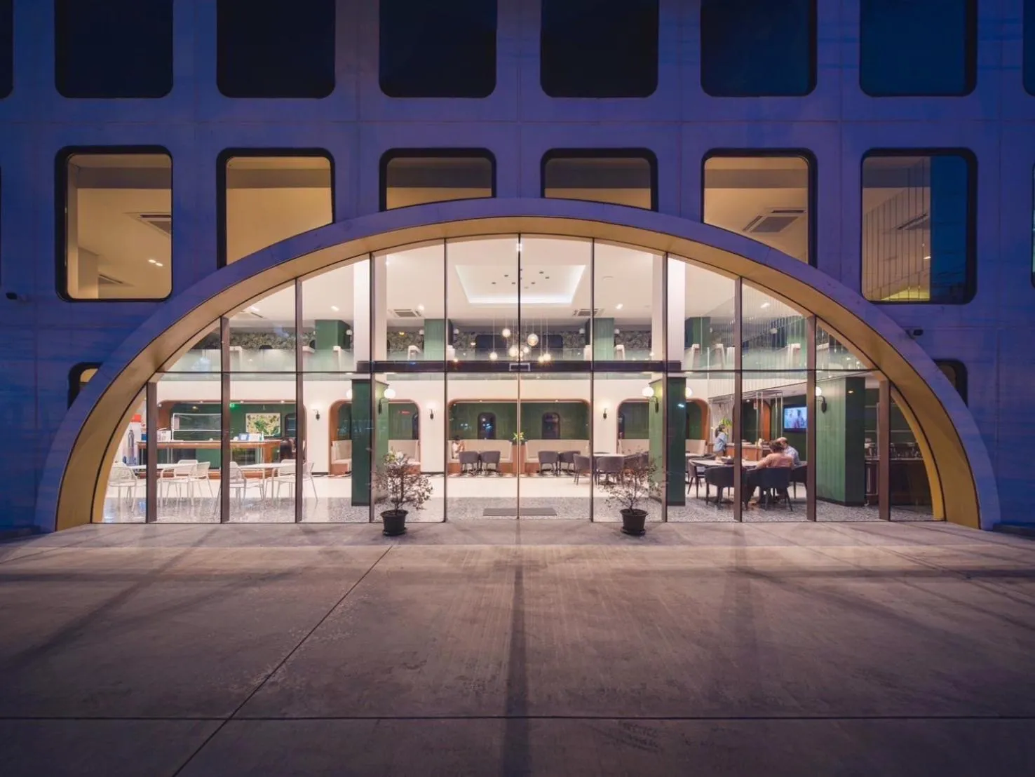 Facade/entrance in Justice Hotel