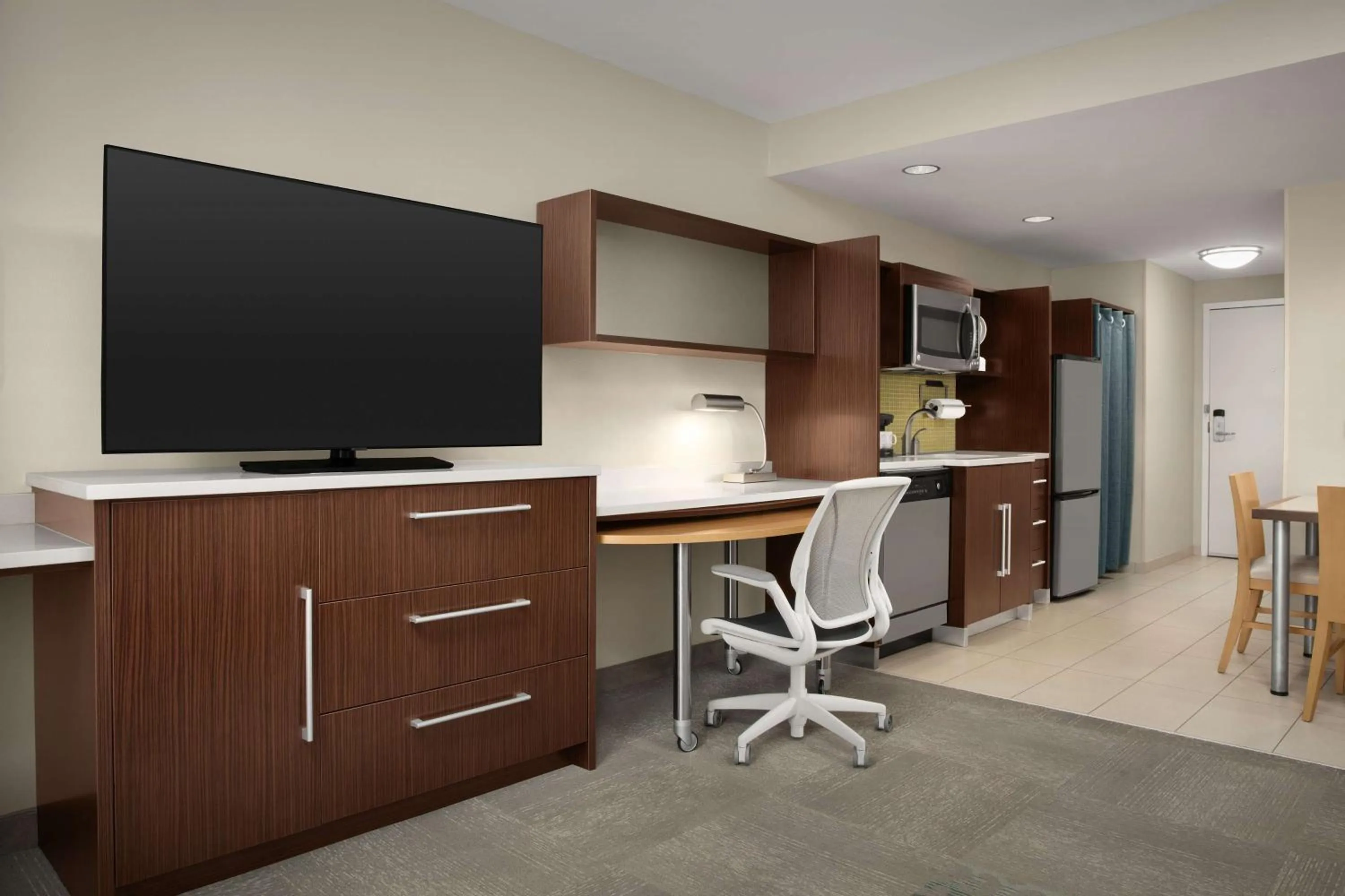 Kitchen or kitchenette in Home2 Suites by Hilton Baltimore/White Marsh