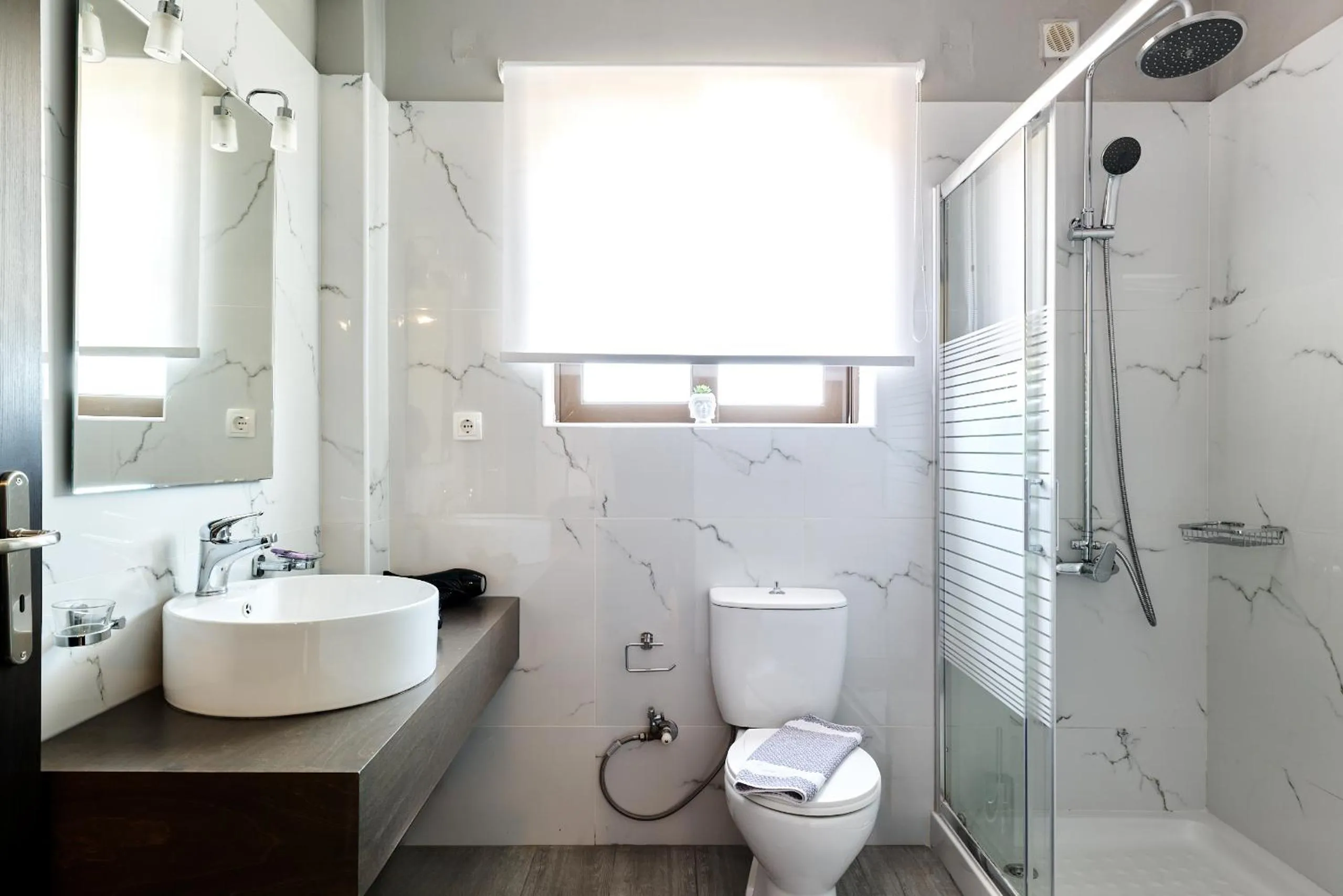 Bathroom in Villa Gereoudis Apartments with Sea View & Pool