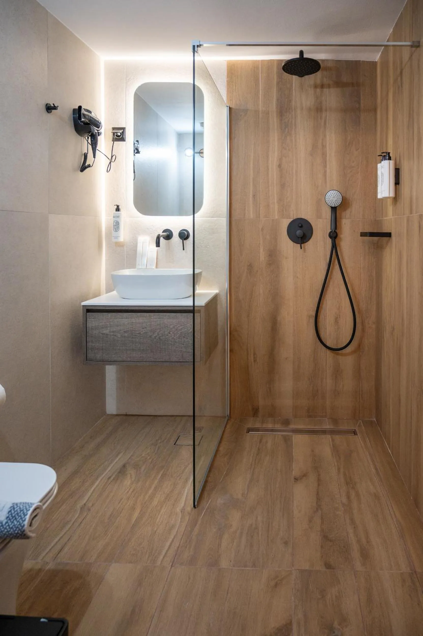 Shower in Villa Gereoudis Apartments with Sea View & Pool