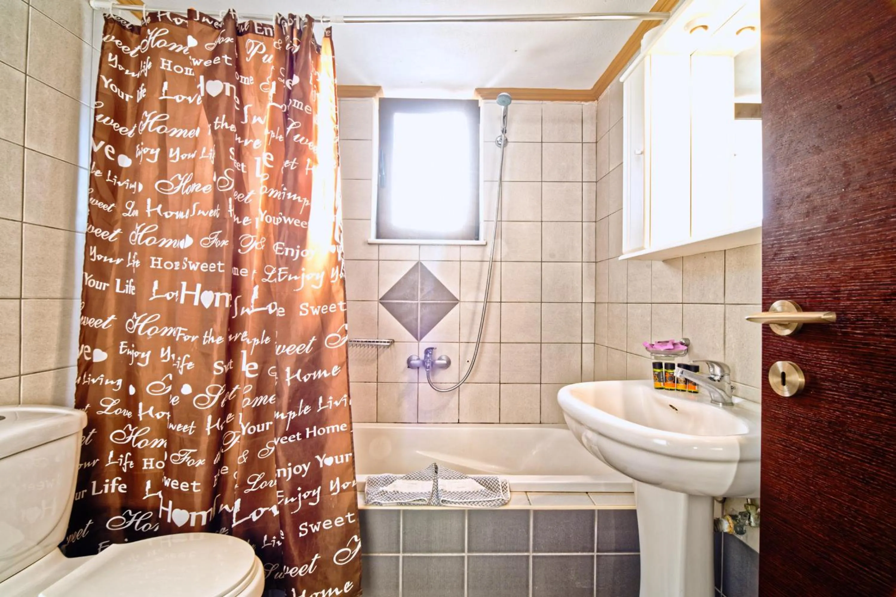 Bathroom in Villa Gereoudis Apartments with Sea View & Pool