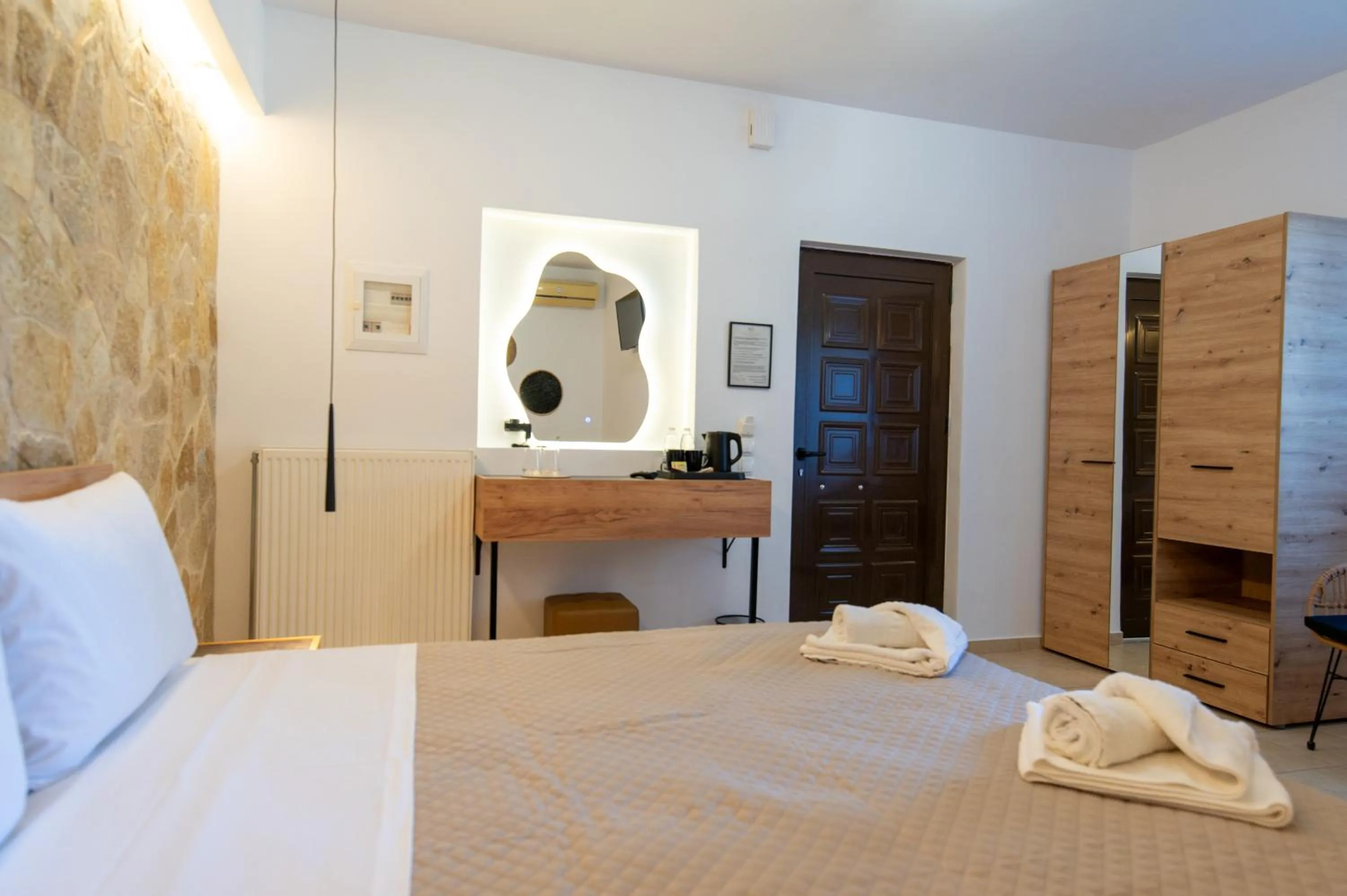 Photo of the whole room, Bed in Villa Gereoudis Apartments with Sea View & Pool