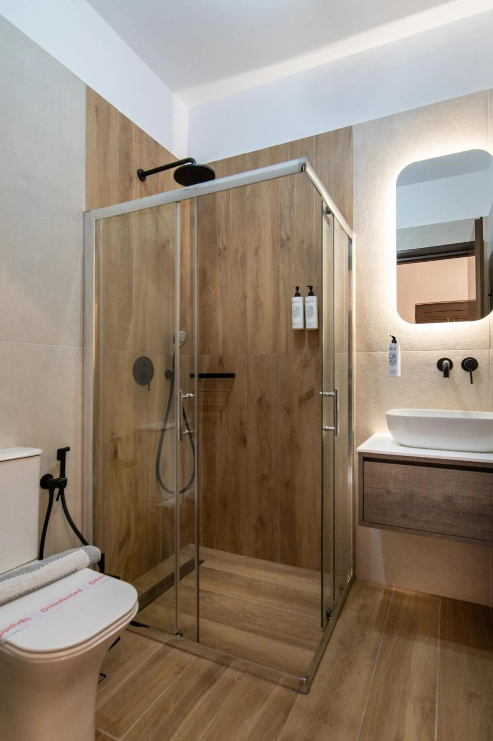 Shower in Villa Gereoudis Apartments with Sea View & Pool