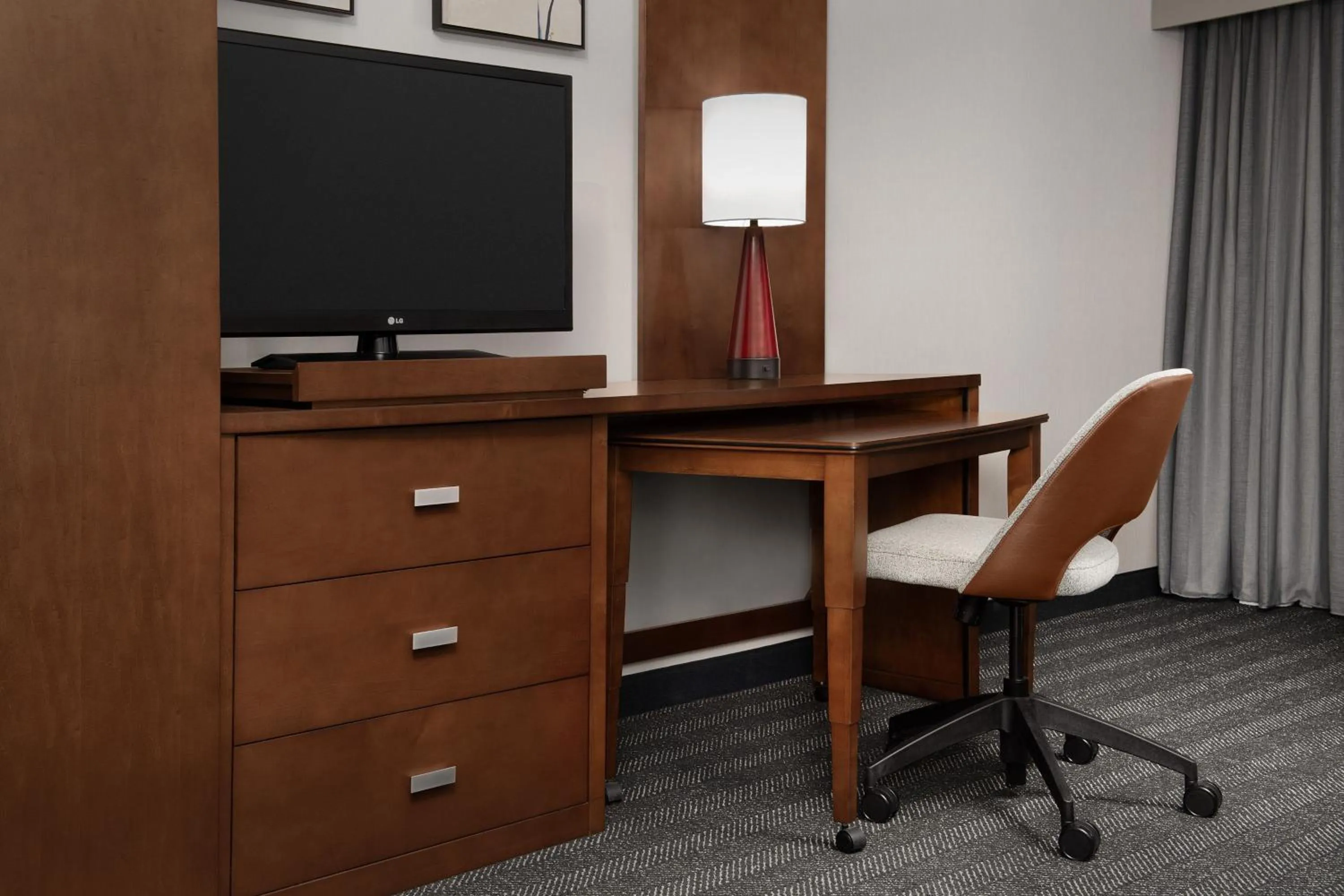 Photo of the whole room in Courtyard Syracuse Downtown at Armory Square