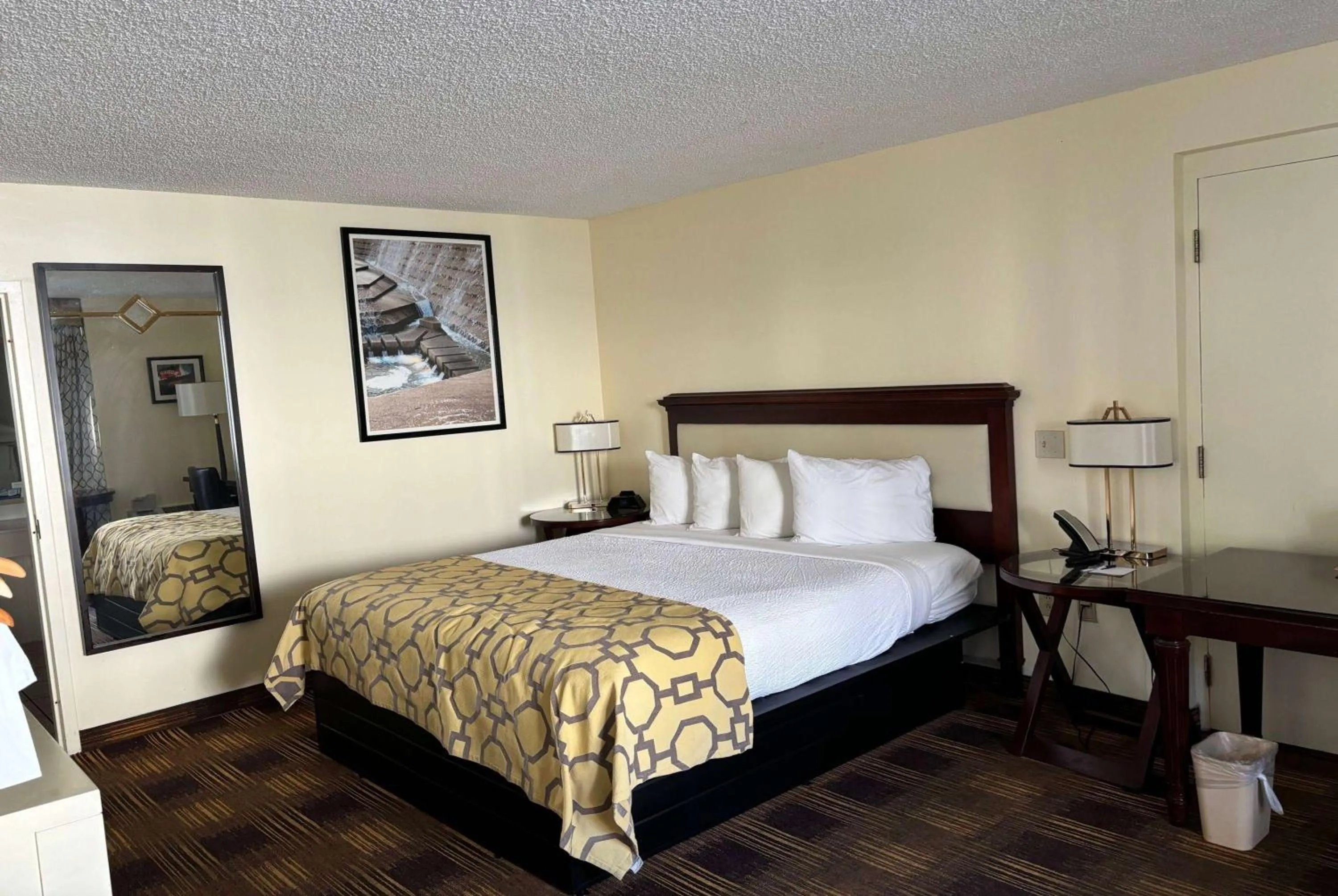 Photo of the whole room, Bed in Baymont by Wyndham Johnson City