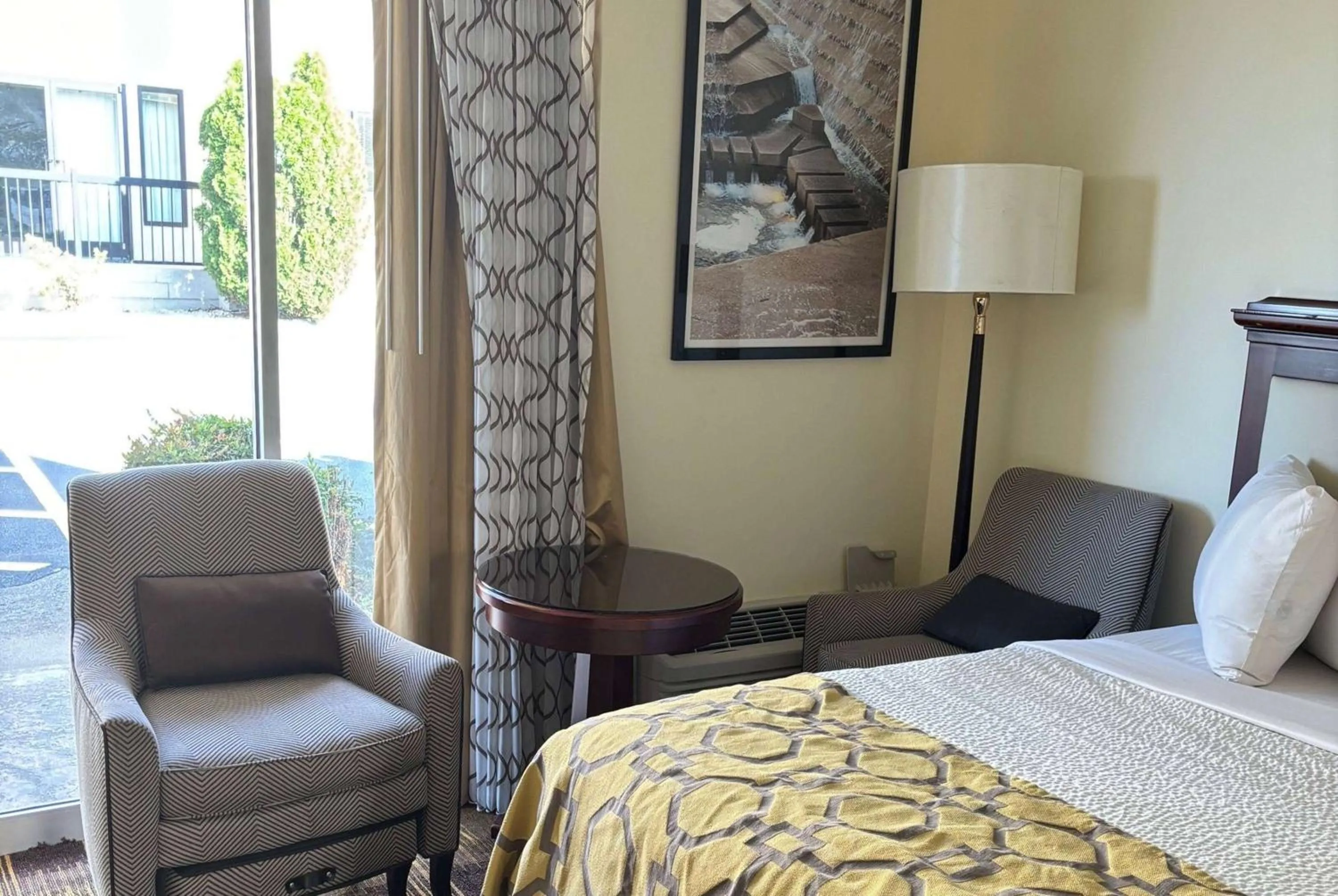 Photo of the whole room, Bed in Baymont by Wyndham Johnson City