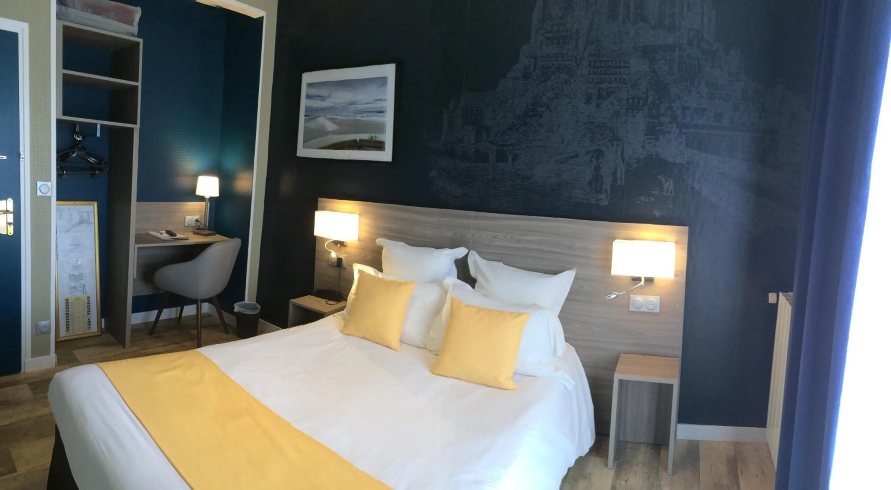 Photo of the whole room, Bed in Les Treize Assiettes - Hôtel & Restaurant