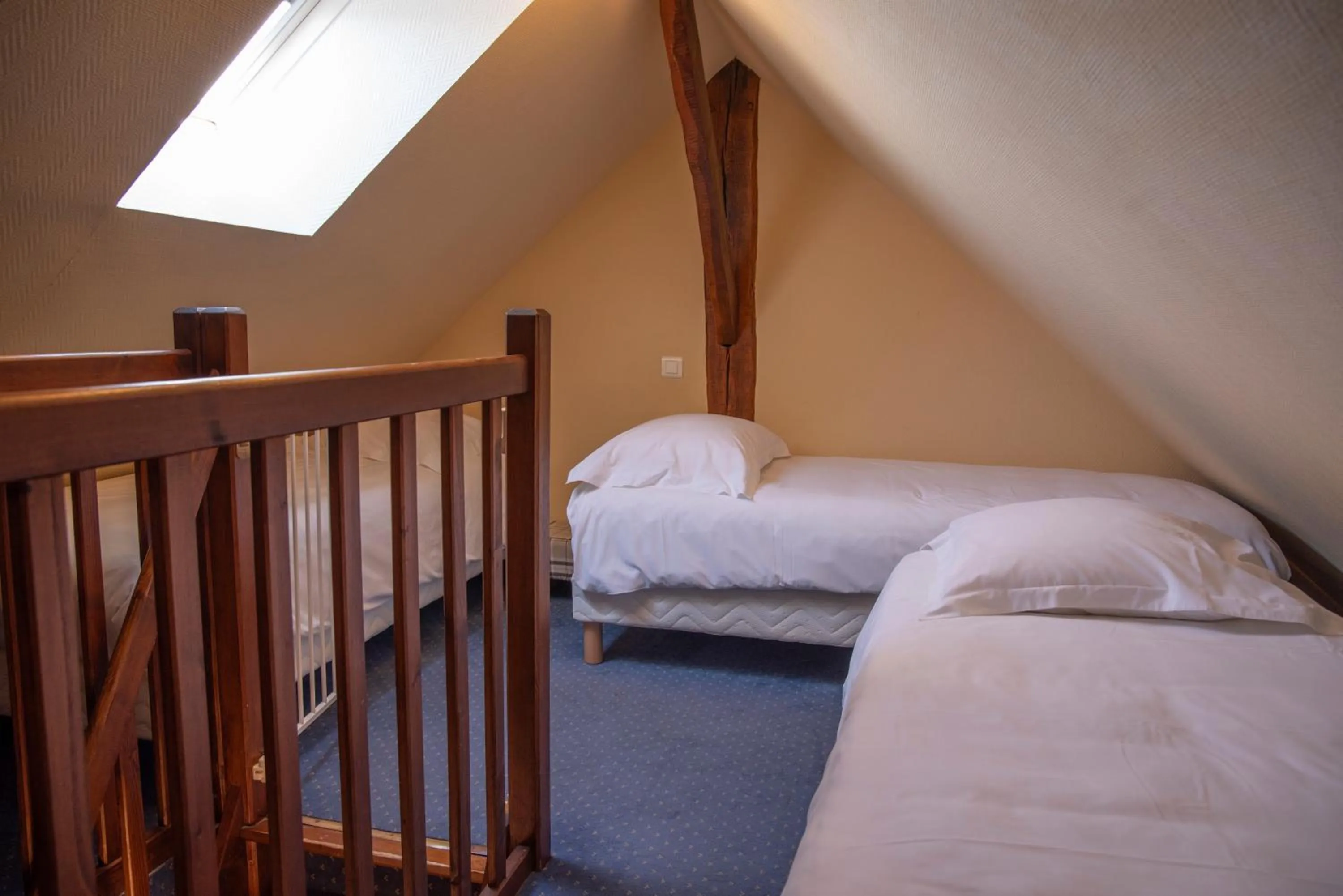 Bed in Les Treize Assiettes - Hôtel & Restaurant