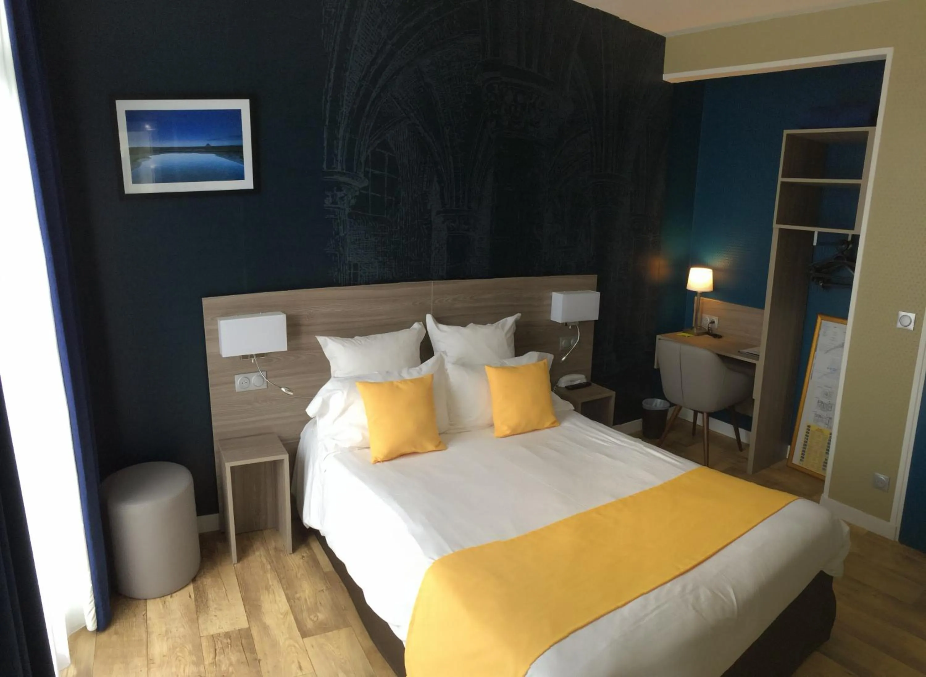 Photo of the whole room, Bed in Les Treize Assiettes - Hôtel & Restaurant