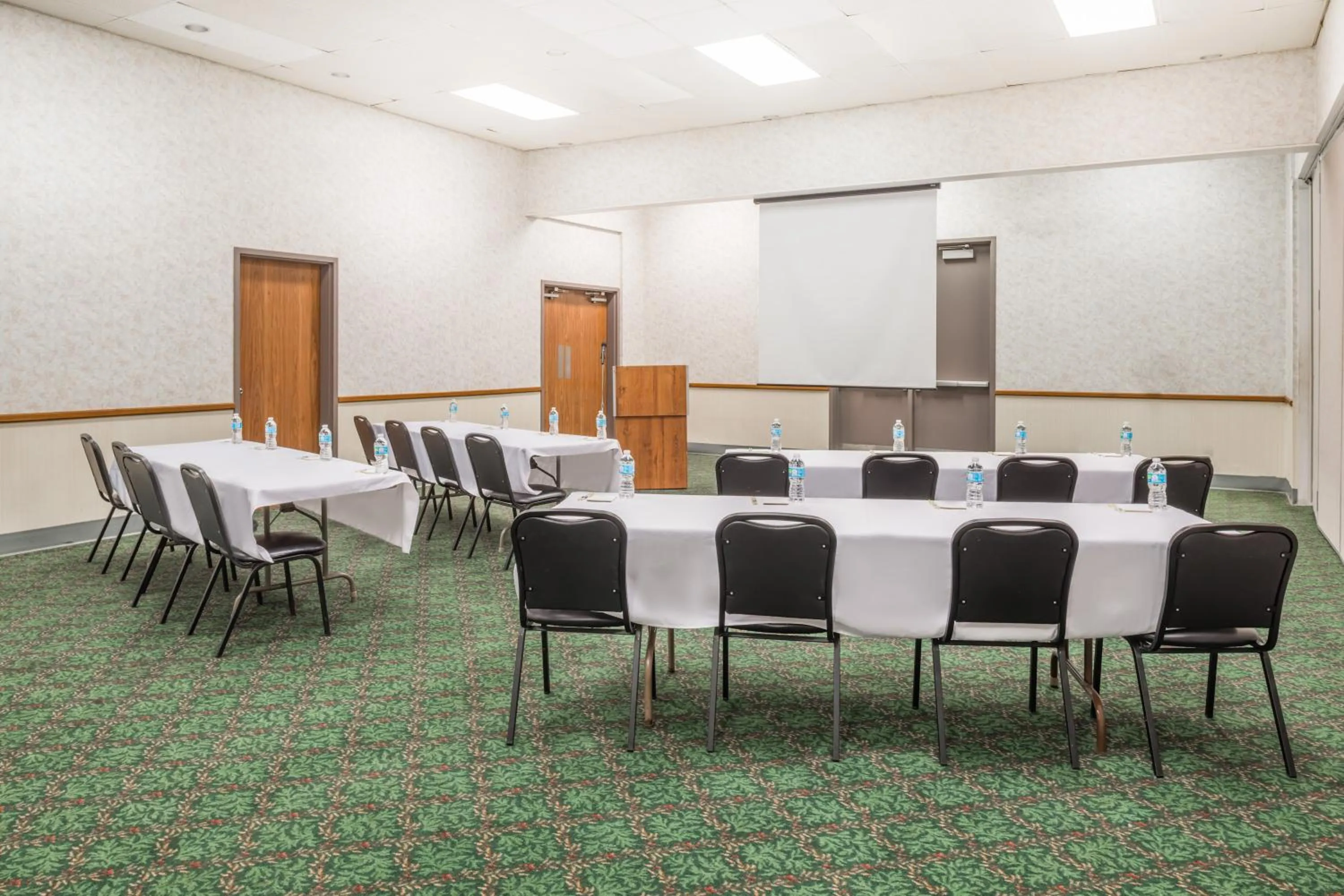 Meeting/conference room in Days Inn by Wyndham Kirksville