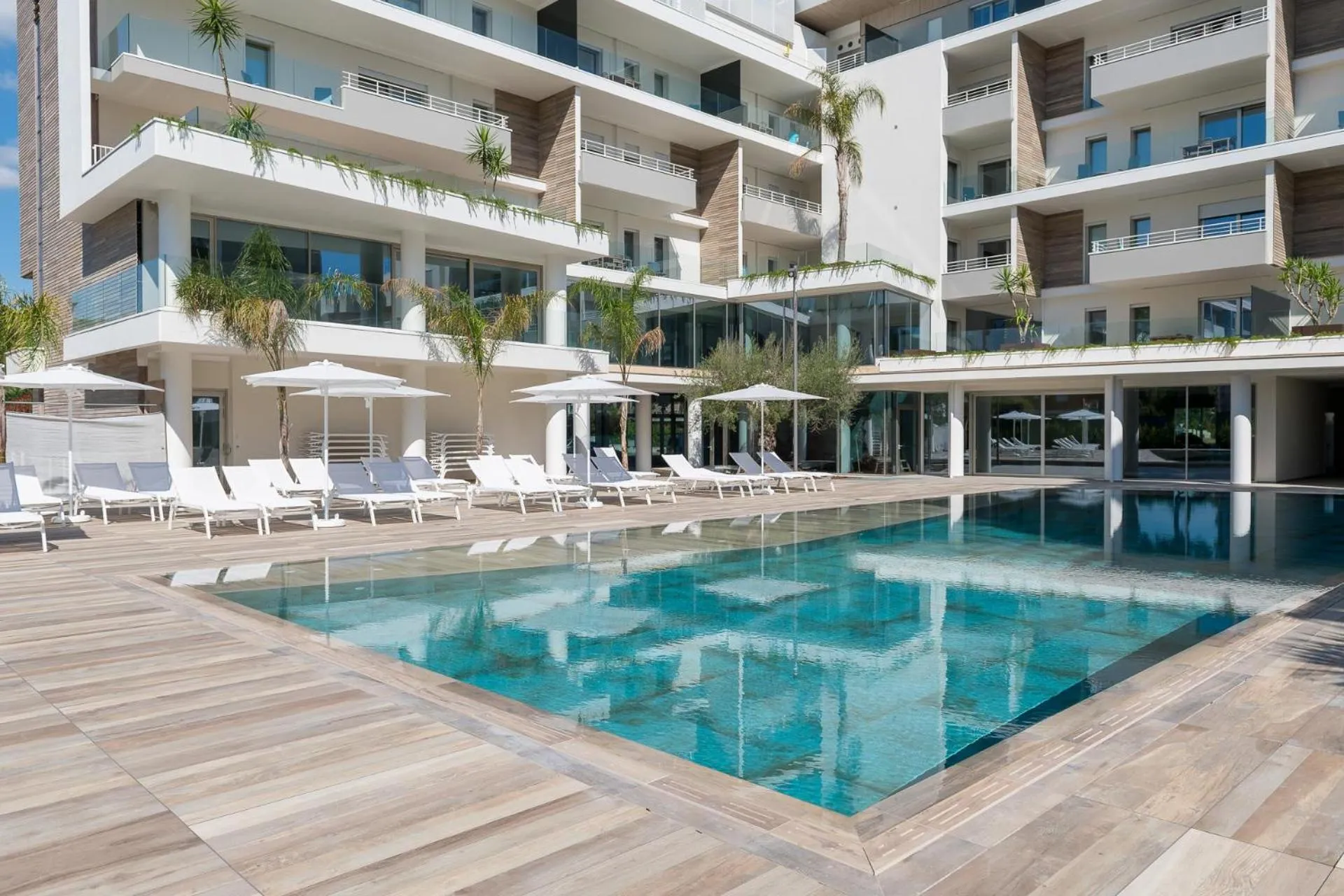 Swimming pool in YOUMAMI Suite Hotel Wellness&Spa