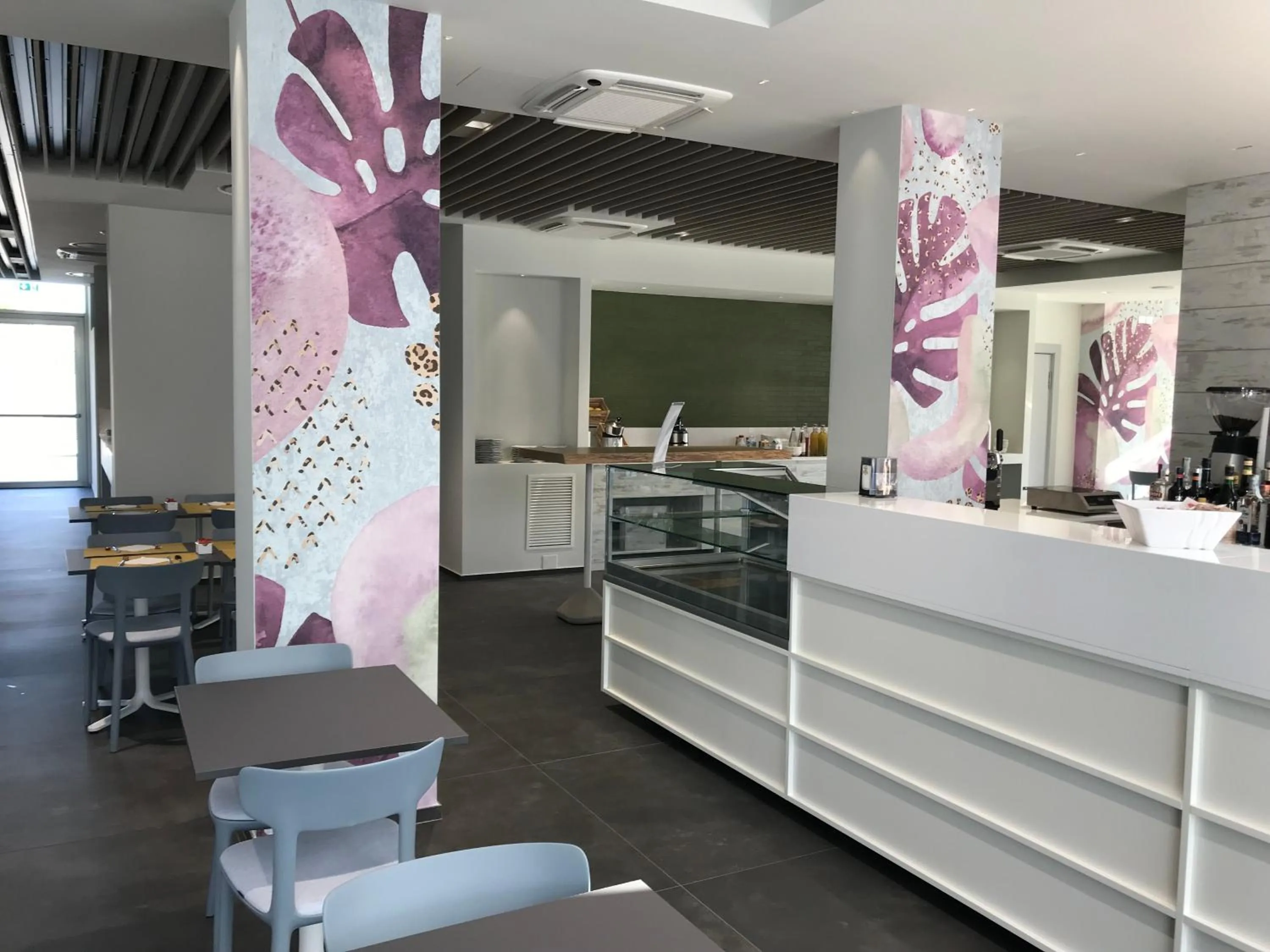 Lounge or bar in YOUMAMI Suite Hotel Wellness&Spa