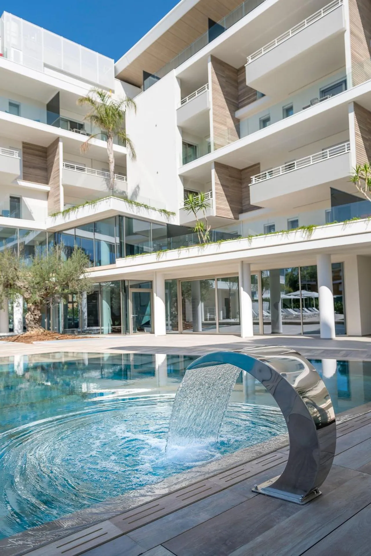 Swimming pool in YOUMAMI Suite Hotel Wellness&Spa