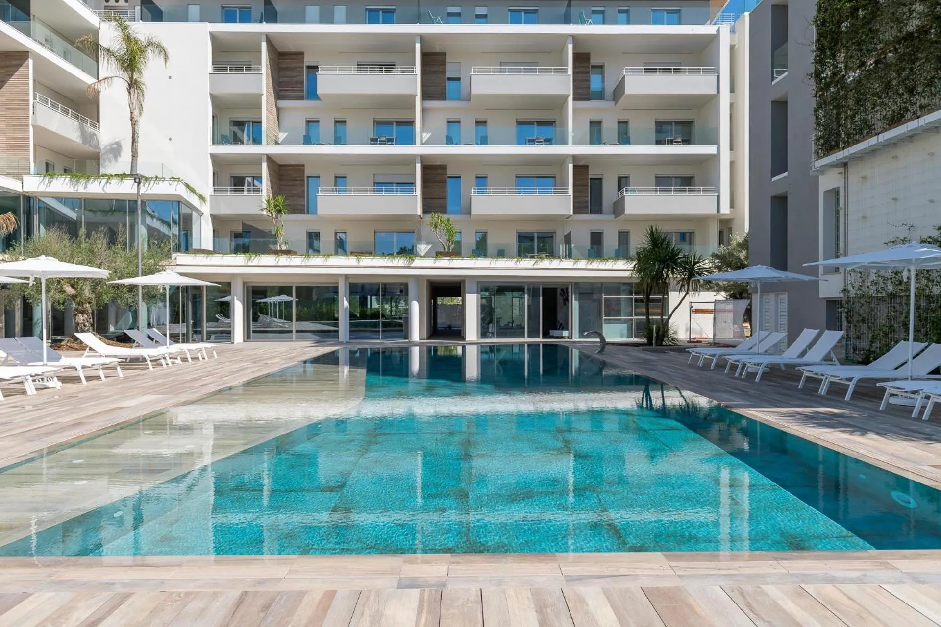 Swimming pool in YOUMAMI Suite Hotel Wellness&Spa