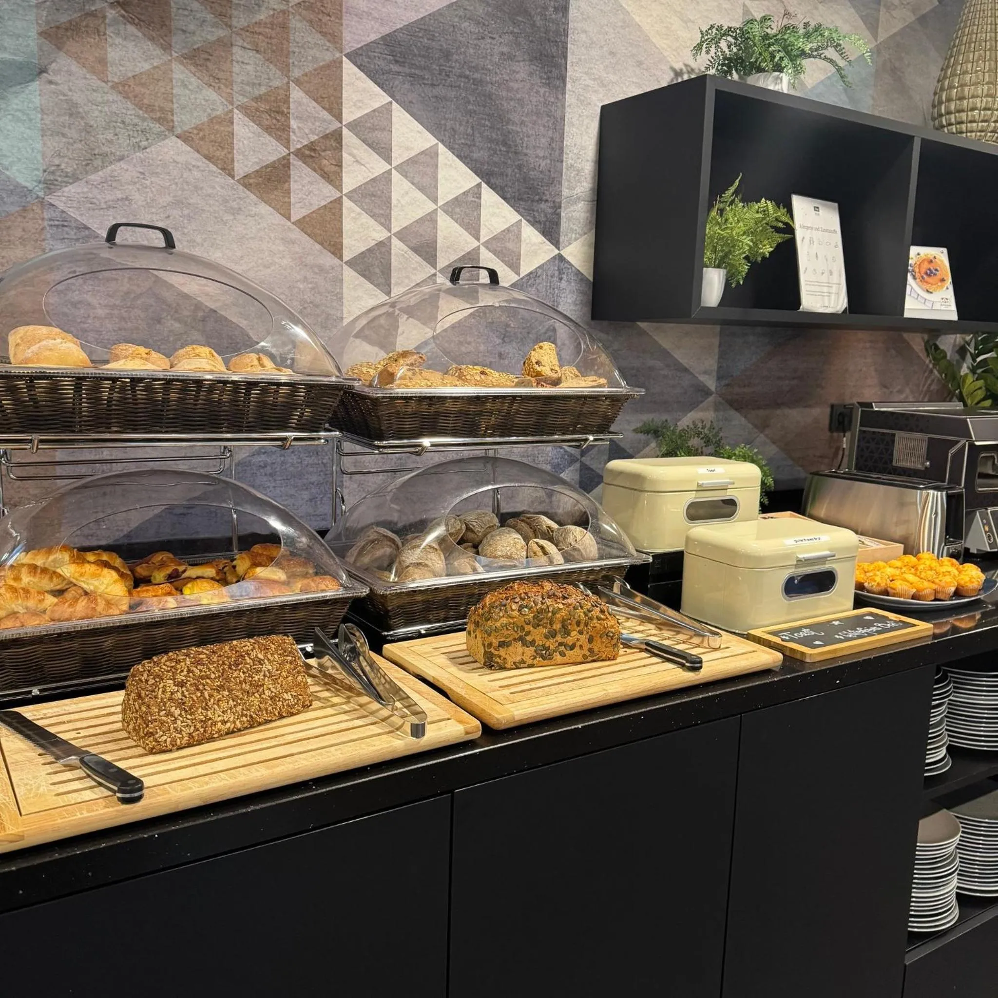 Breakfast in Holiday Inn - the niu, Ridge Halle Central Station by IHG