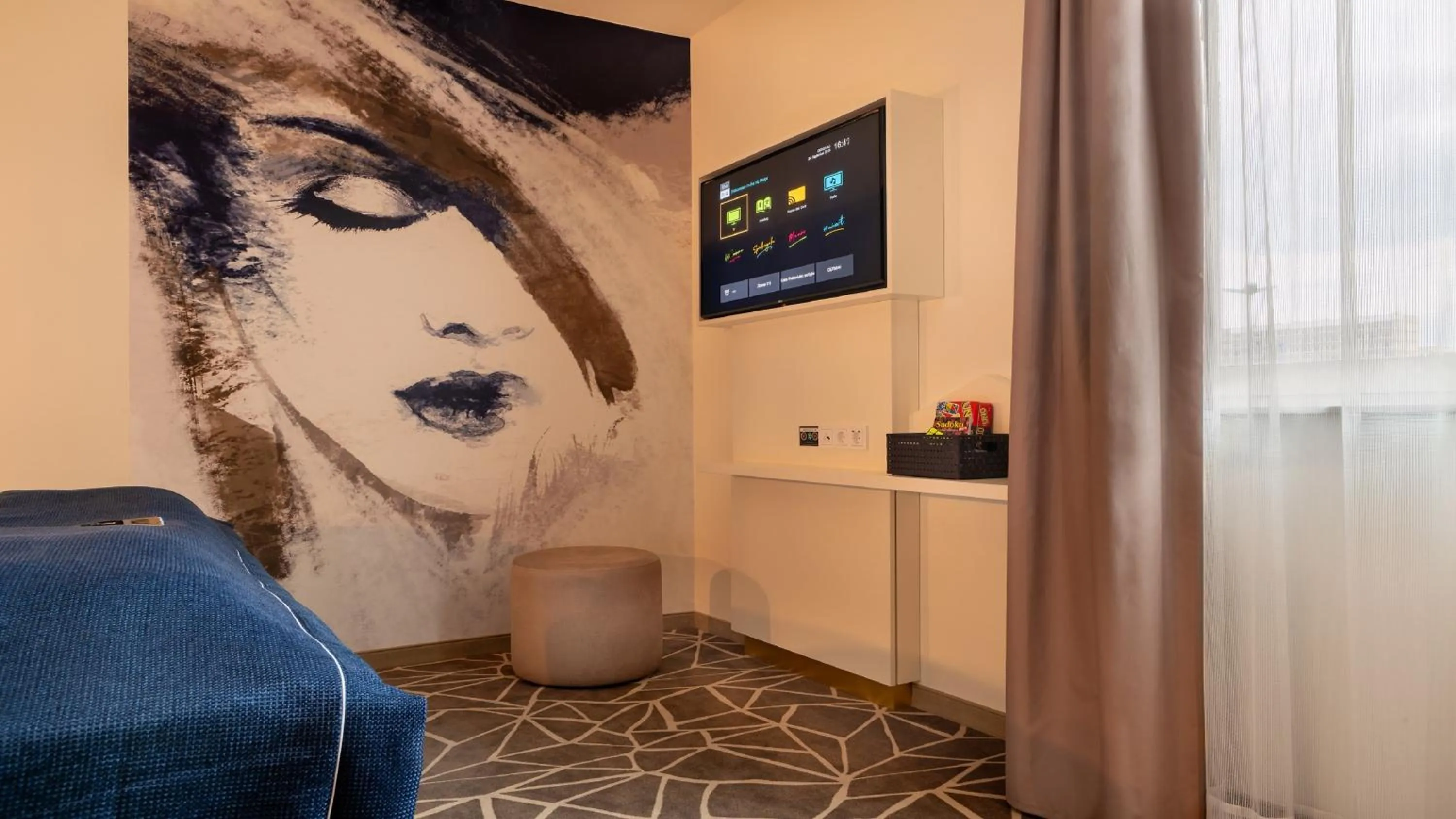 Photo of the whole room in Holiday Inn - the niu, Ridge Halle Central Station by IHG