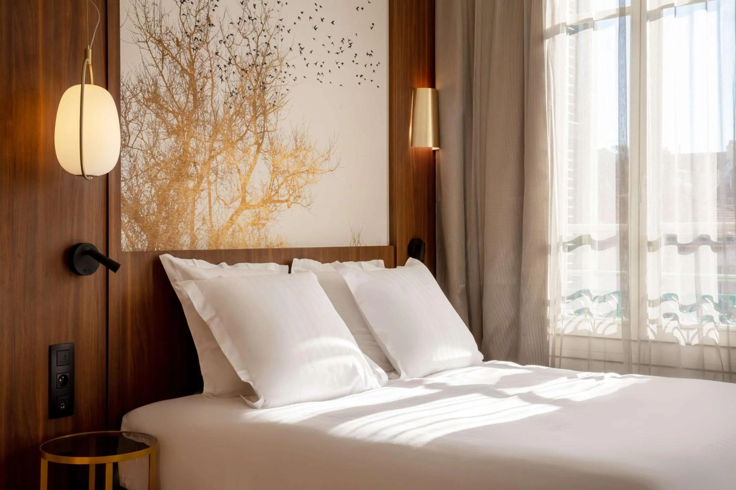 Bedroom, Bed in Hôtel Apollinaire Nice