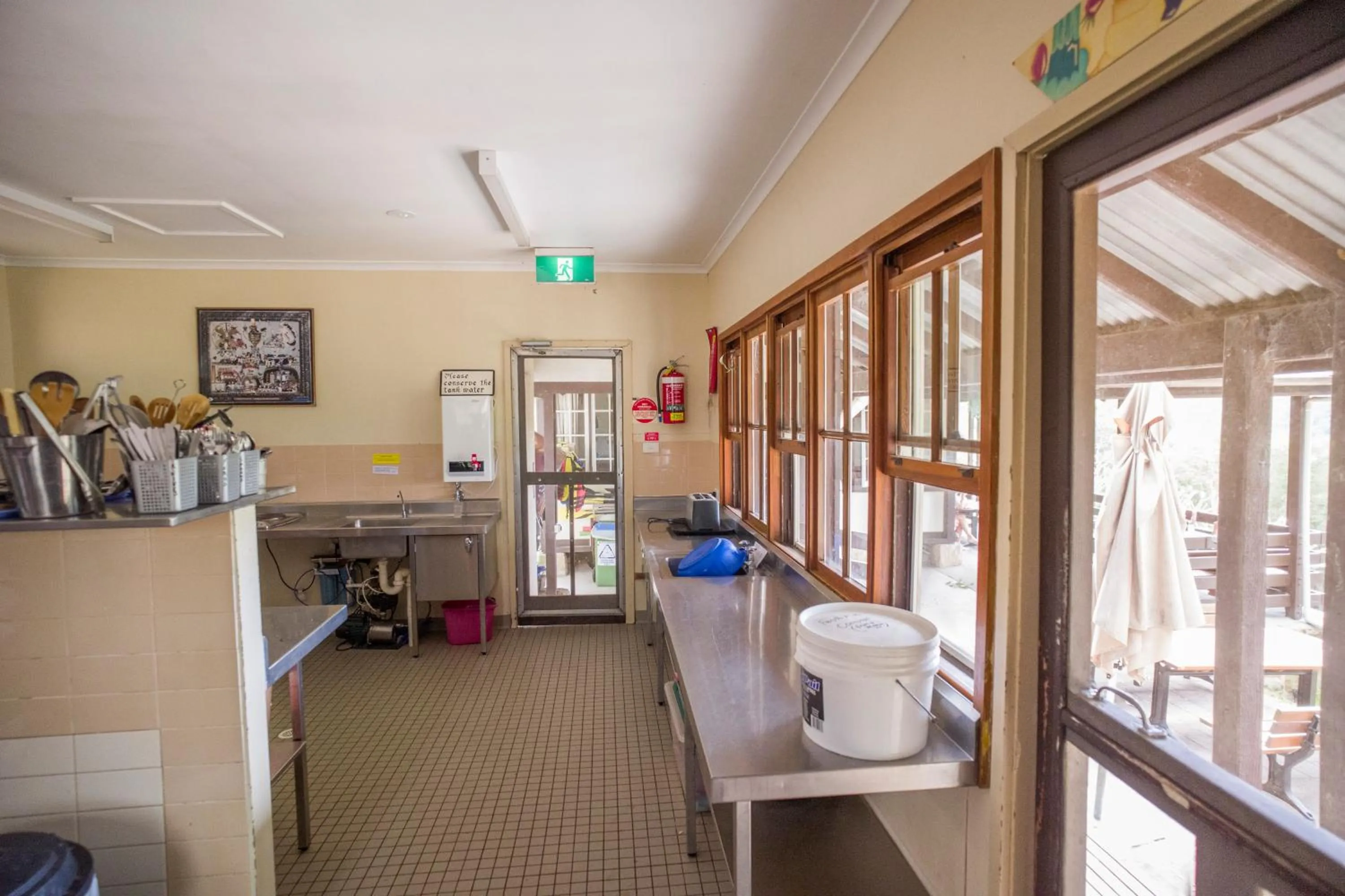 Communal kitchen in YHA Pittwater Eco, Sydney