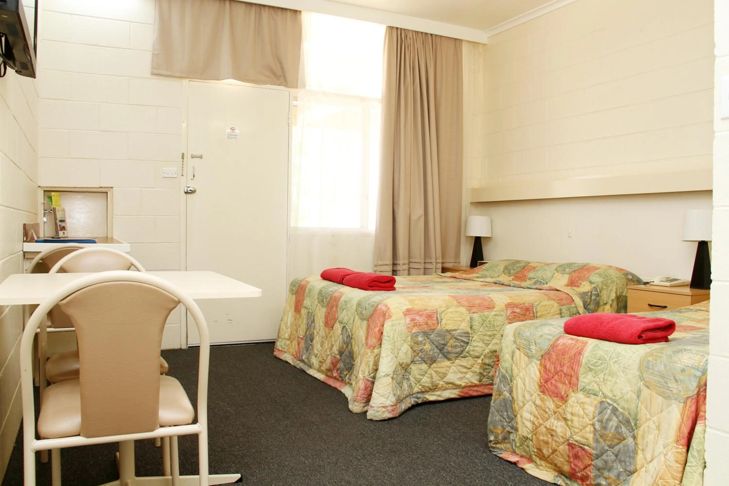Bed in Renmark Motor Inn