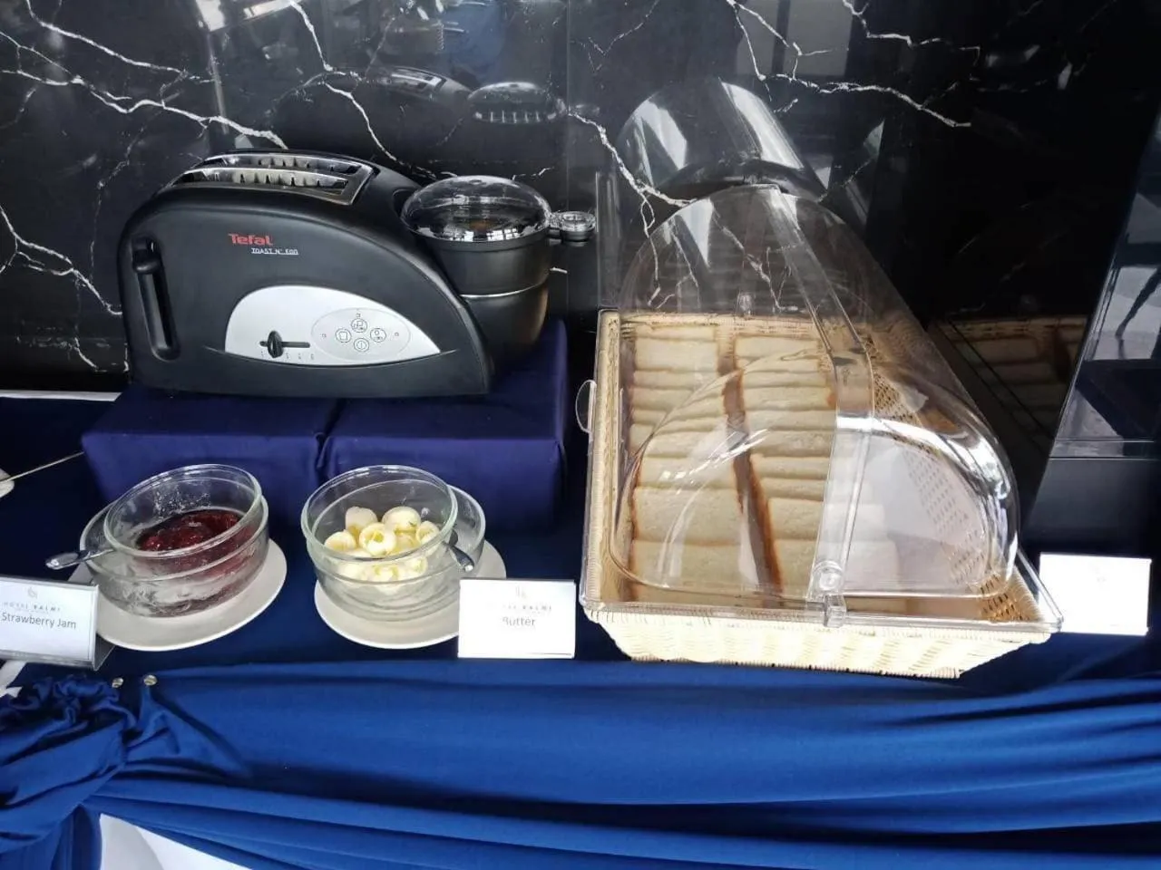 Buffet breakfast in Hotel Balmi