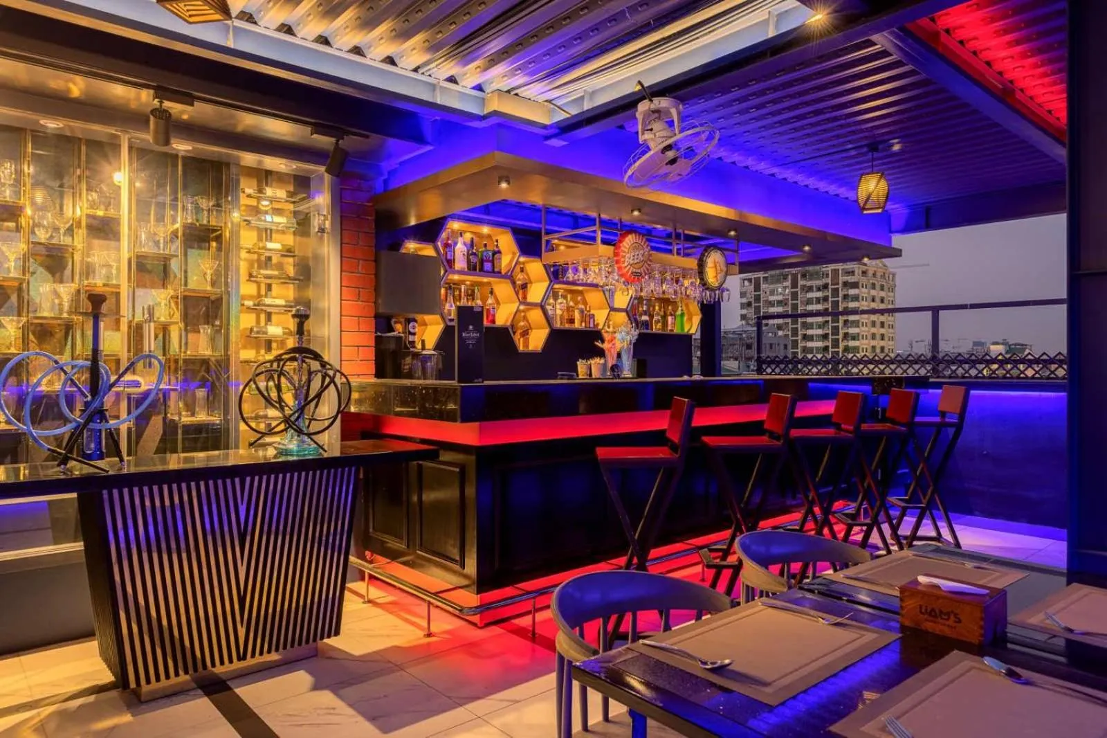 Restaurant/places to eat in Hotel Balmi