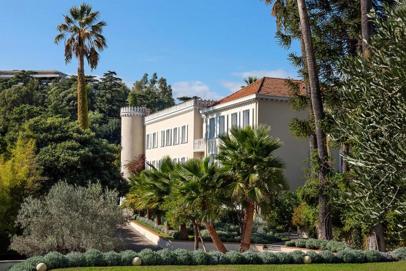 Property building in Hôtel Château de la Tour Cannes