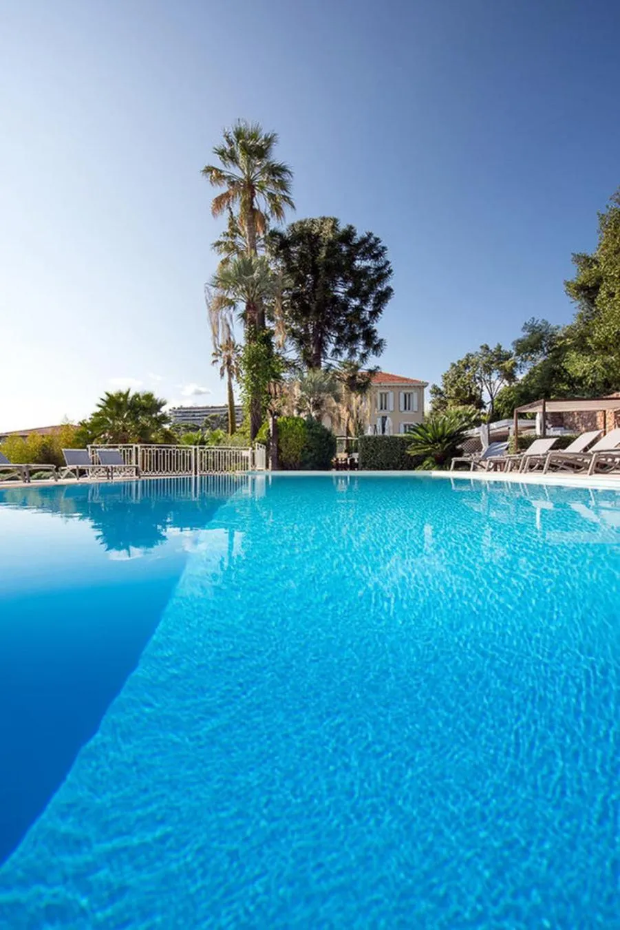 Swimming pool in Hôtel Château de la Tour Cannes