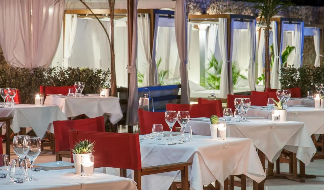 Restaurant/places to eat in Hôtel Château de la Tour