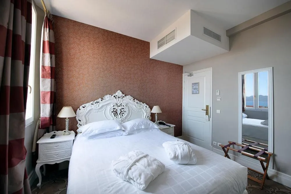 Photo of the whole room in Hôtel Château de la Tour