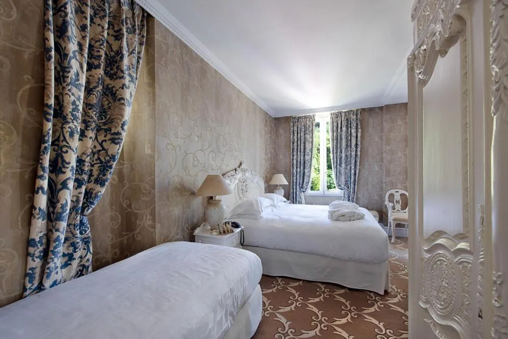 Photo of the whole room in Hôtel Château de la Tour