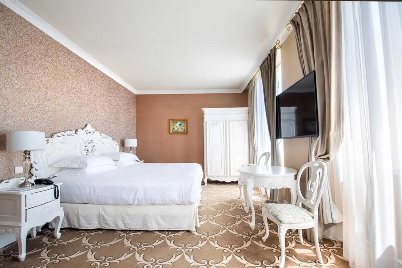 TV and multimedia, Bed in Hôtel Château de la Tour Cannes