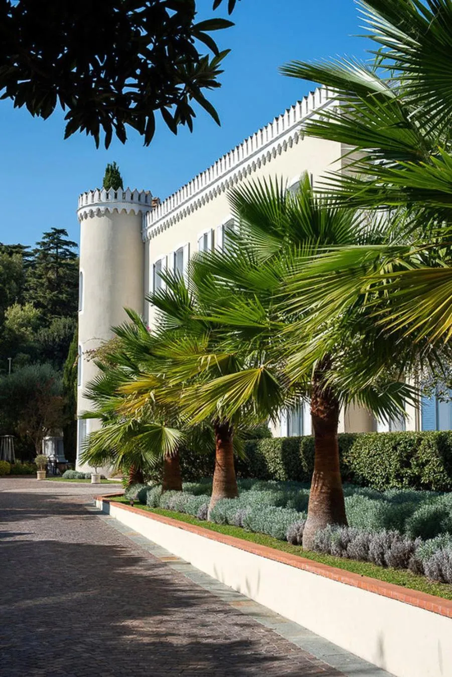 Property building in Hôtel Château de la Tour Cannes