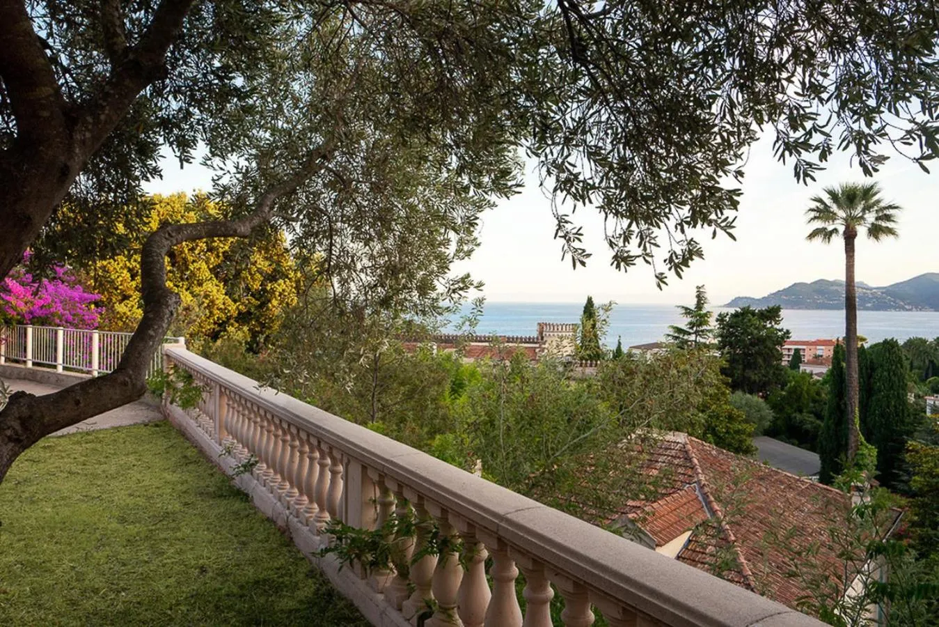 Garden in Hôtel Château de la Tour Cannes