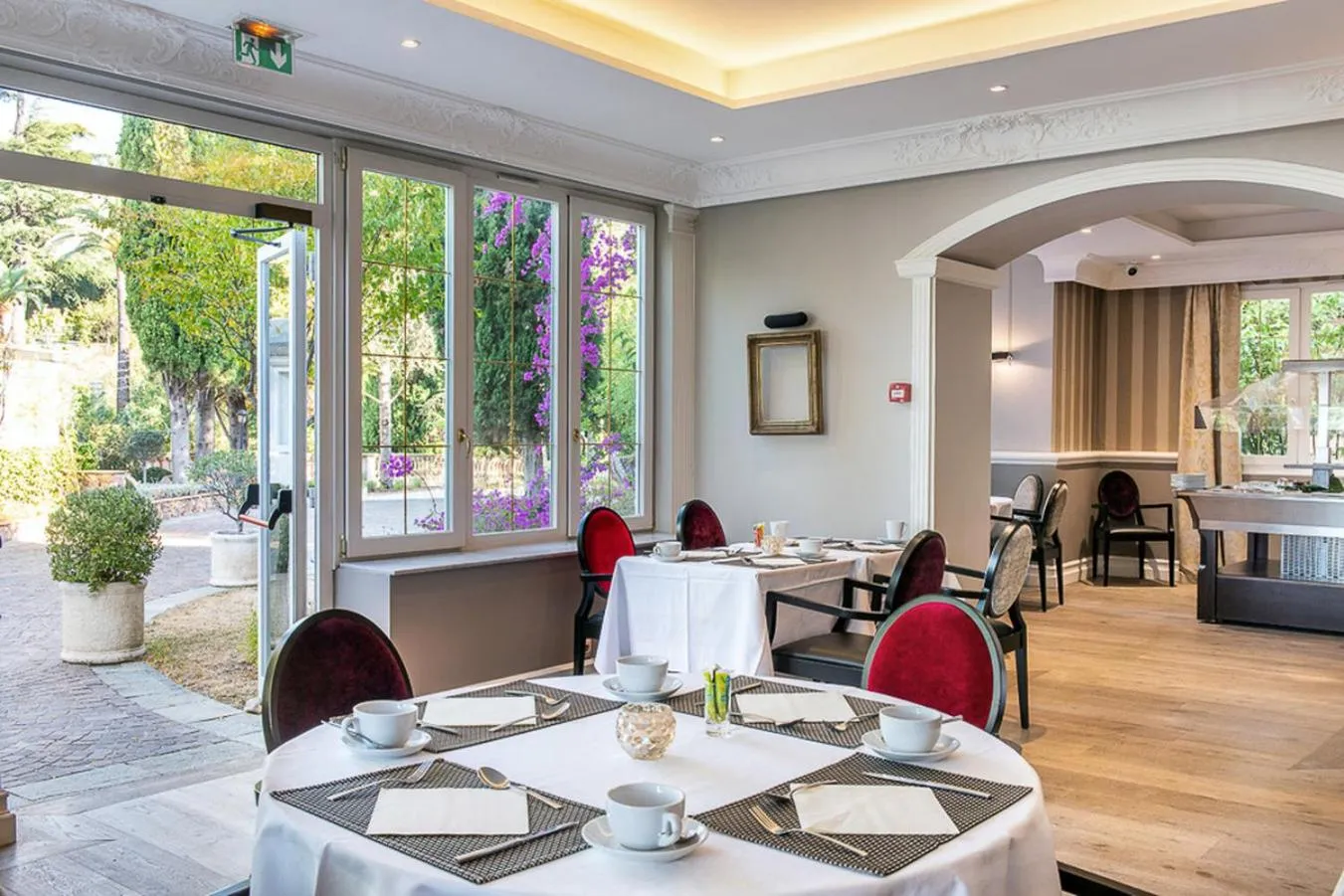 Restaurant/places to eat in Hôtel Château de la Tour Cannes
