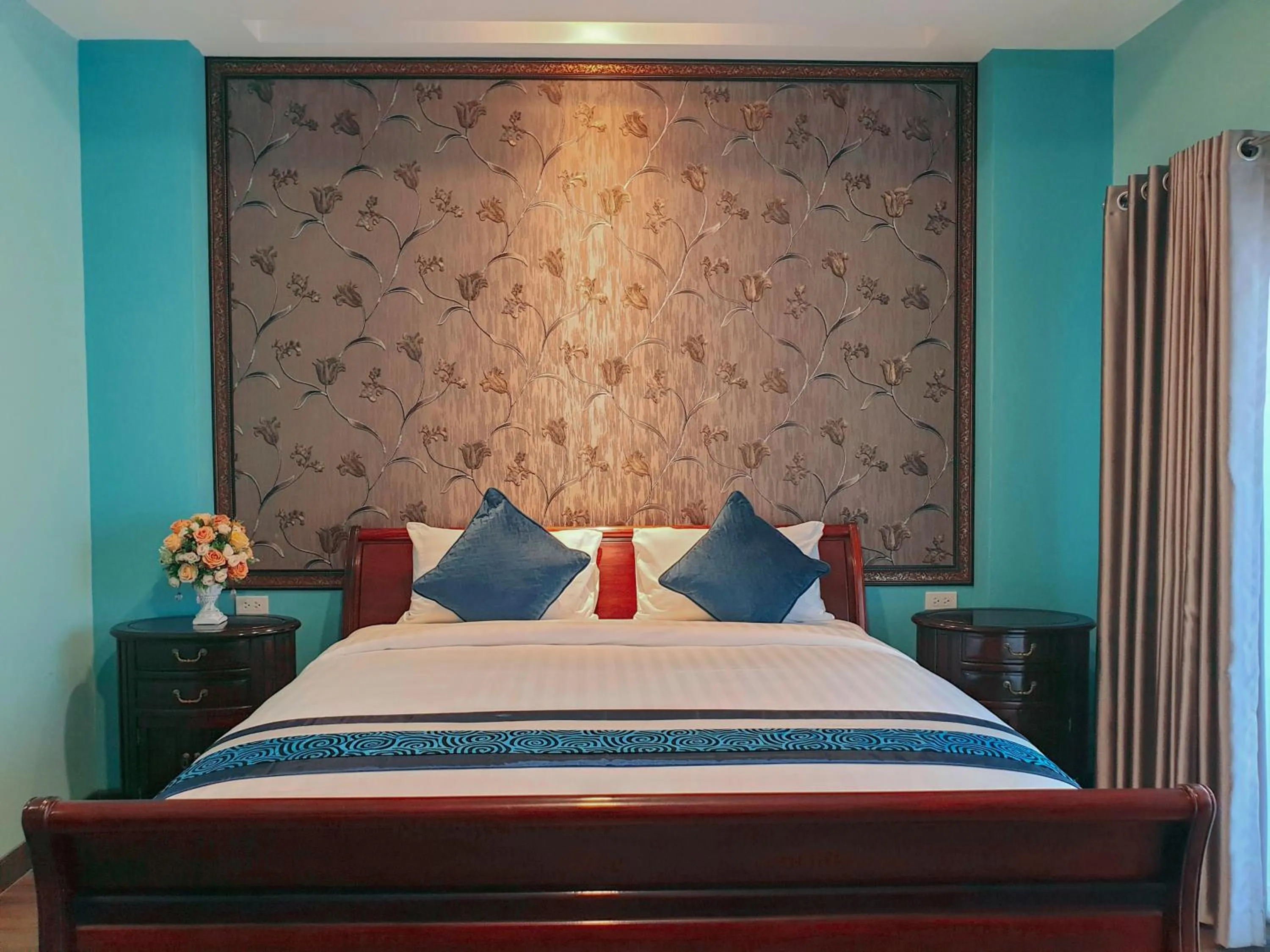 Photo of the whole room, Bed in Chunlee Grand Korat