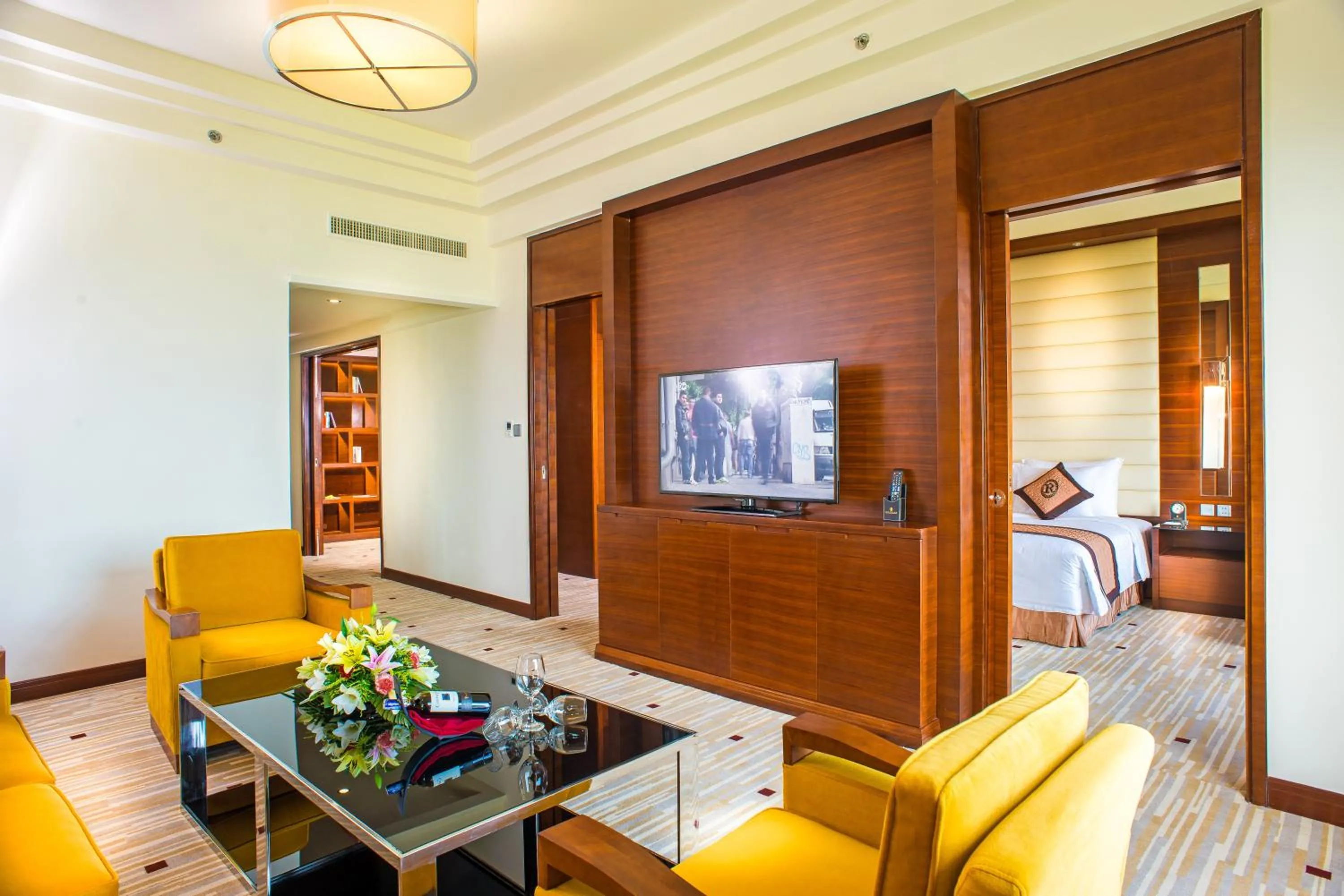 Communal lounge/ TV room in Royal Halong Hotel