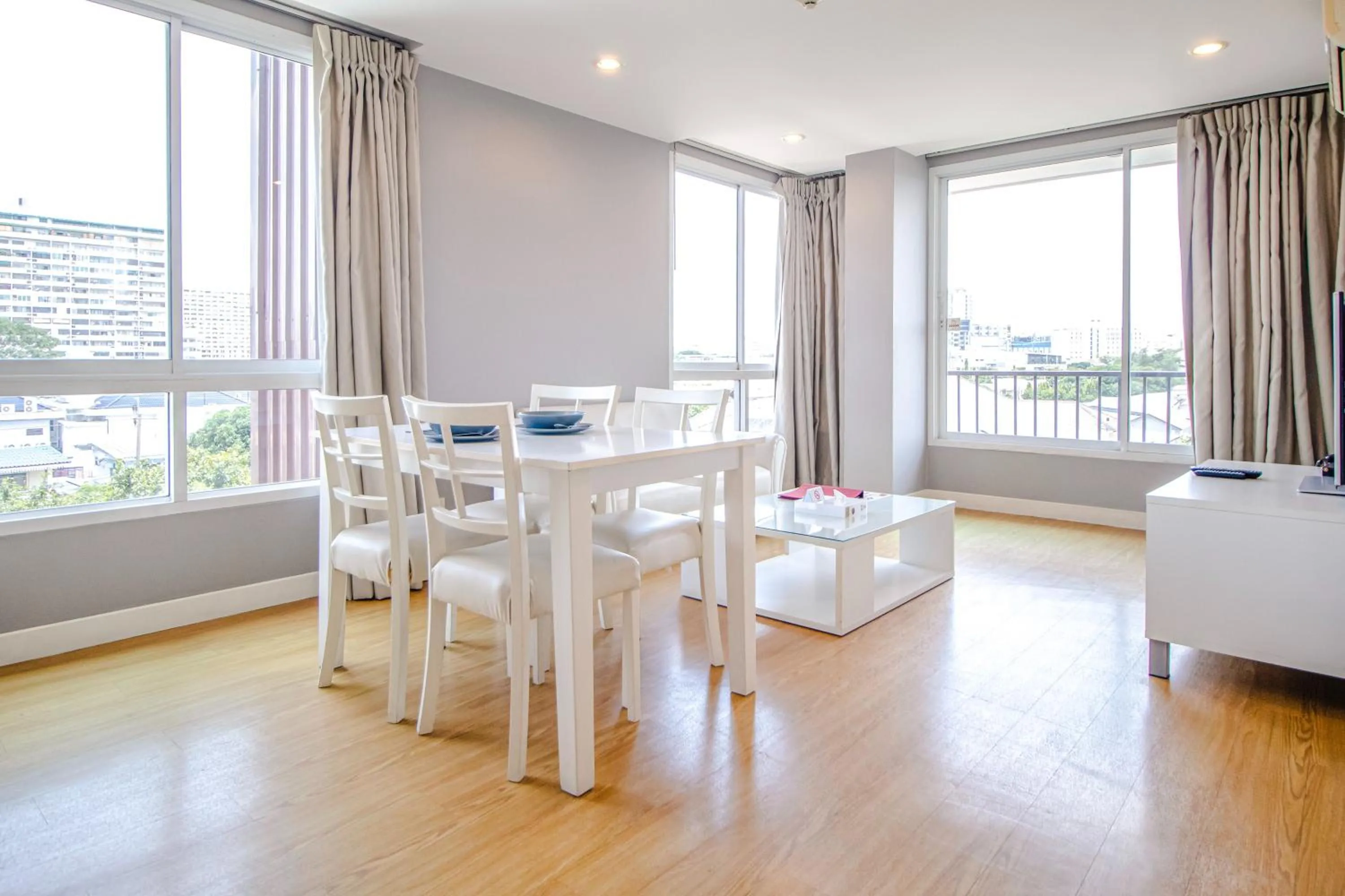Seating area in Cinnamon Hotel Bangkok
