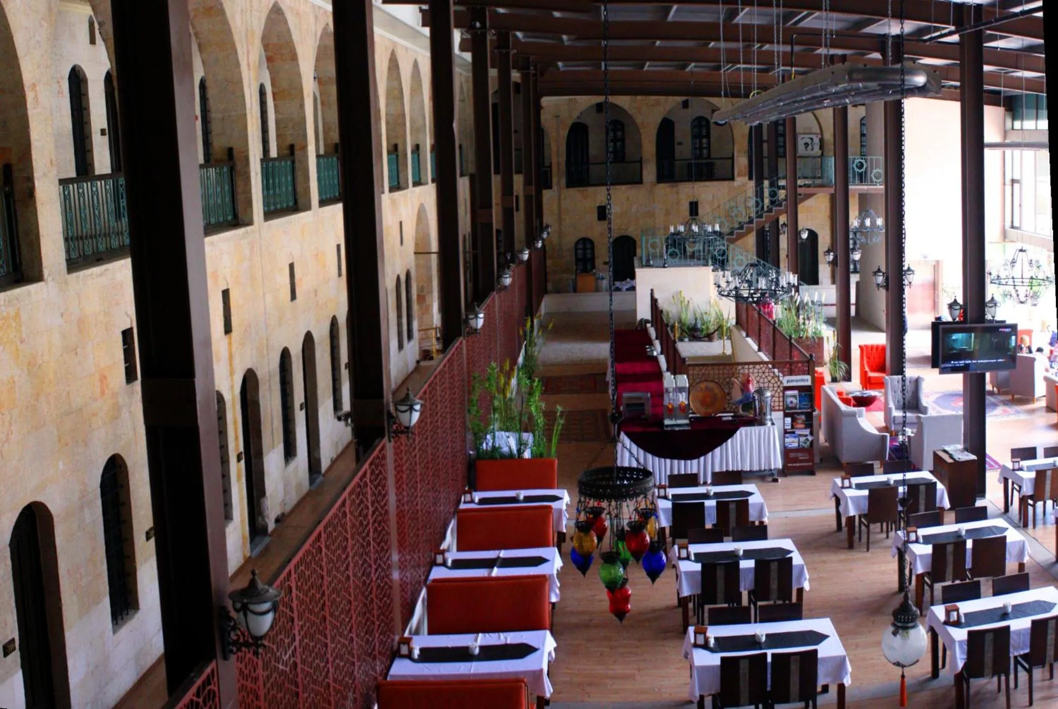 Restaurant/places to eat in Sirehan Hotel