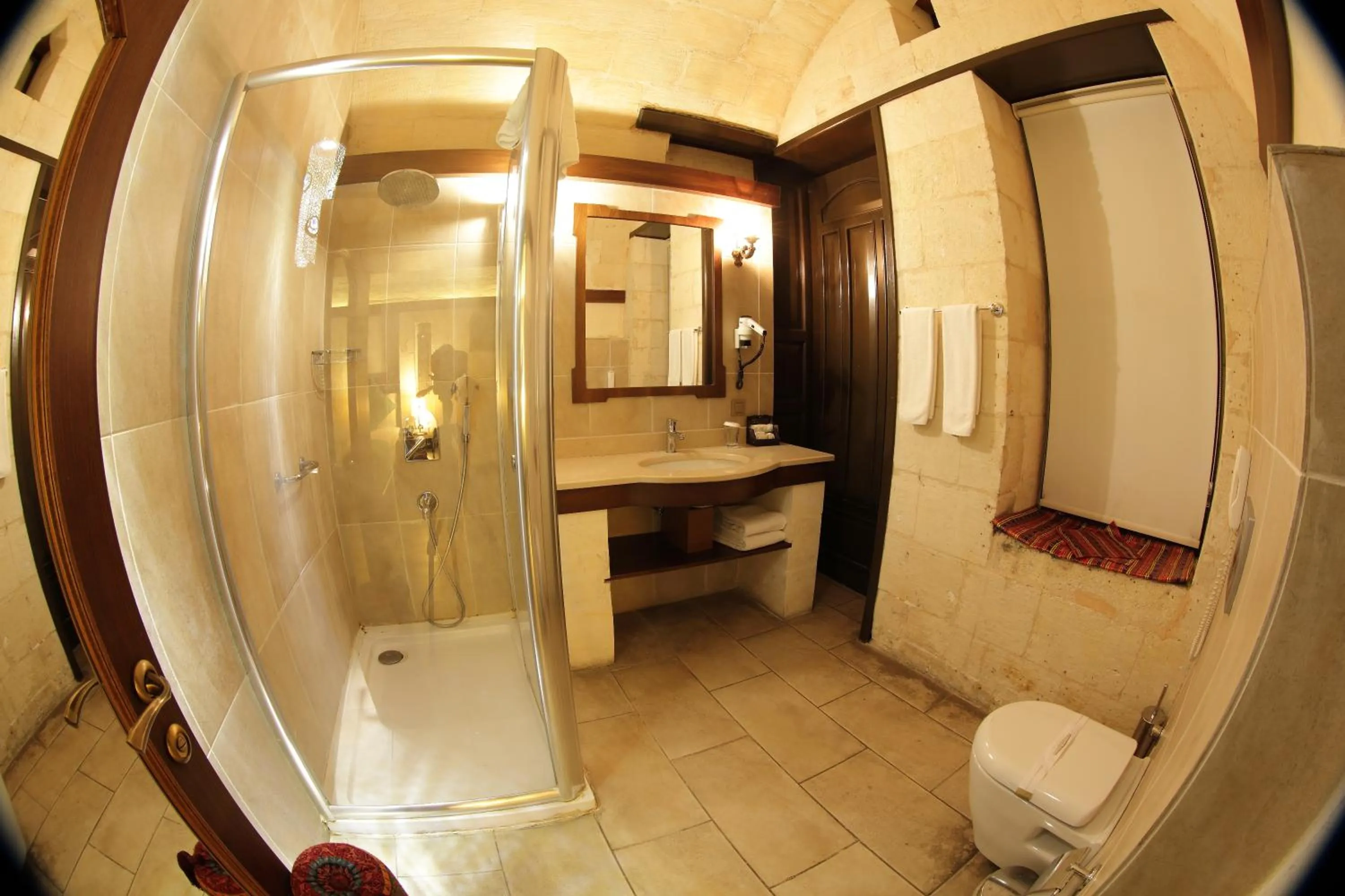 Bathroom in Sirehan Hotel