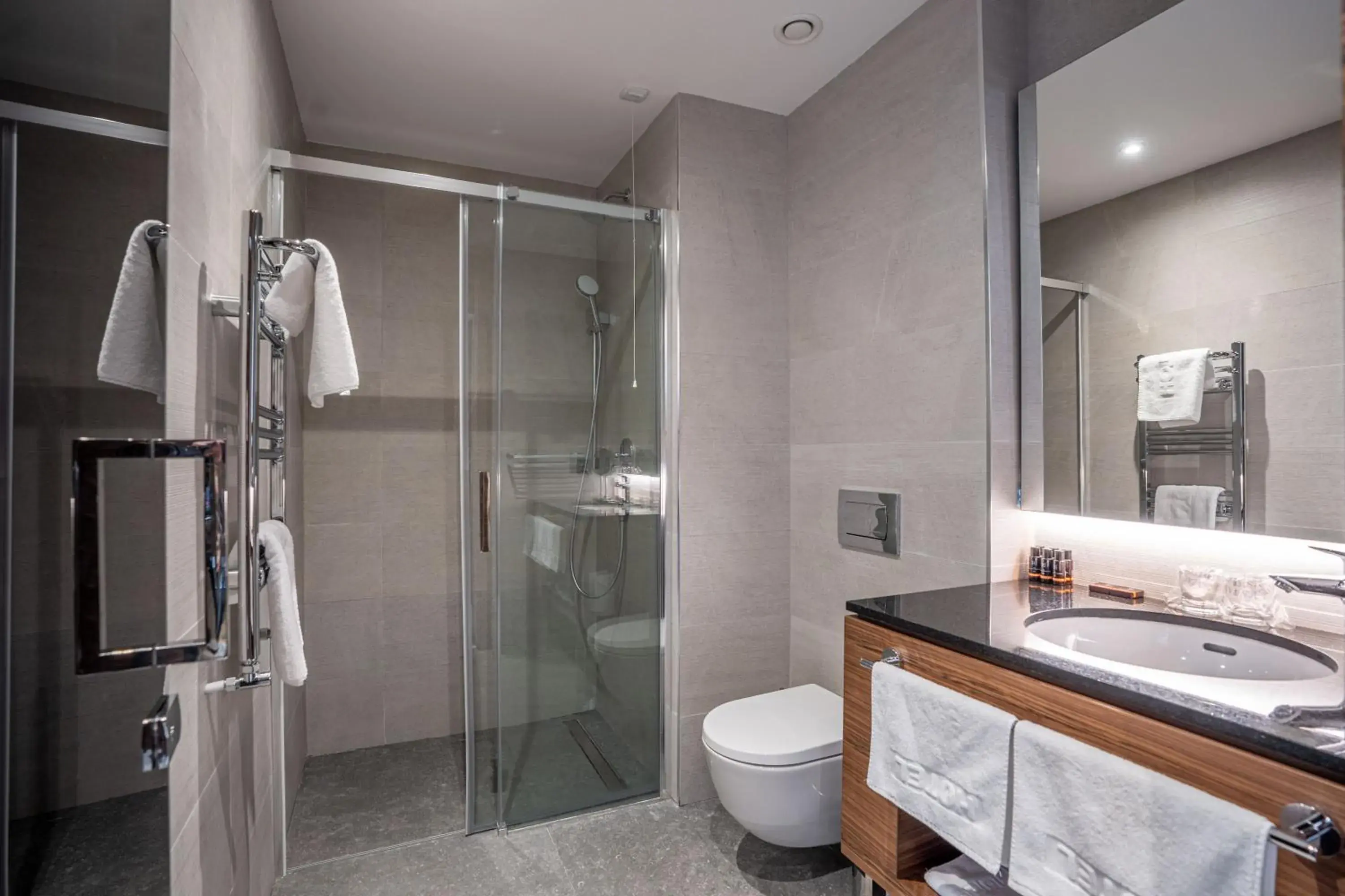 Double or Twin Room with Bathroom in Hotel Tonanti Double or Twin Room with Bathroom in Hotel Tonanti