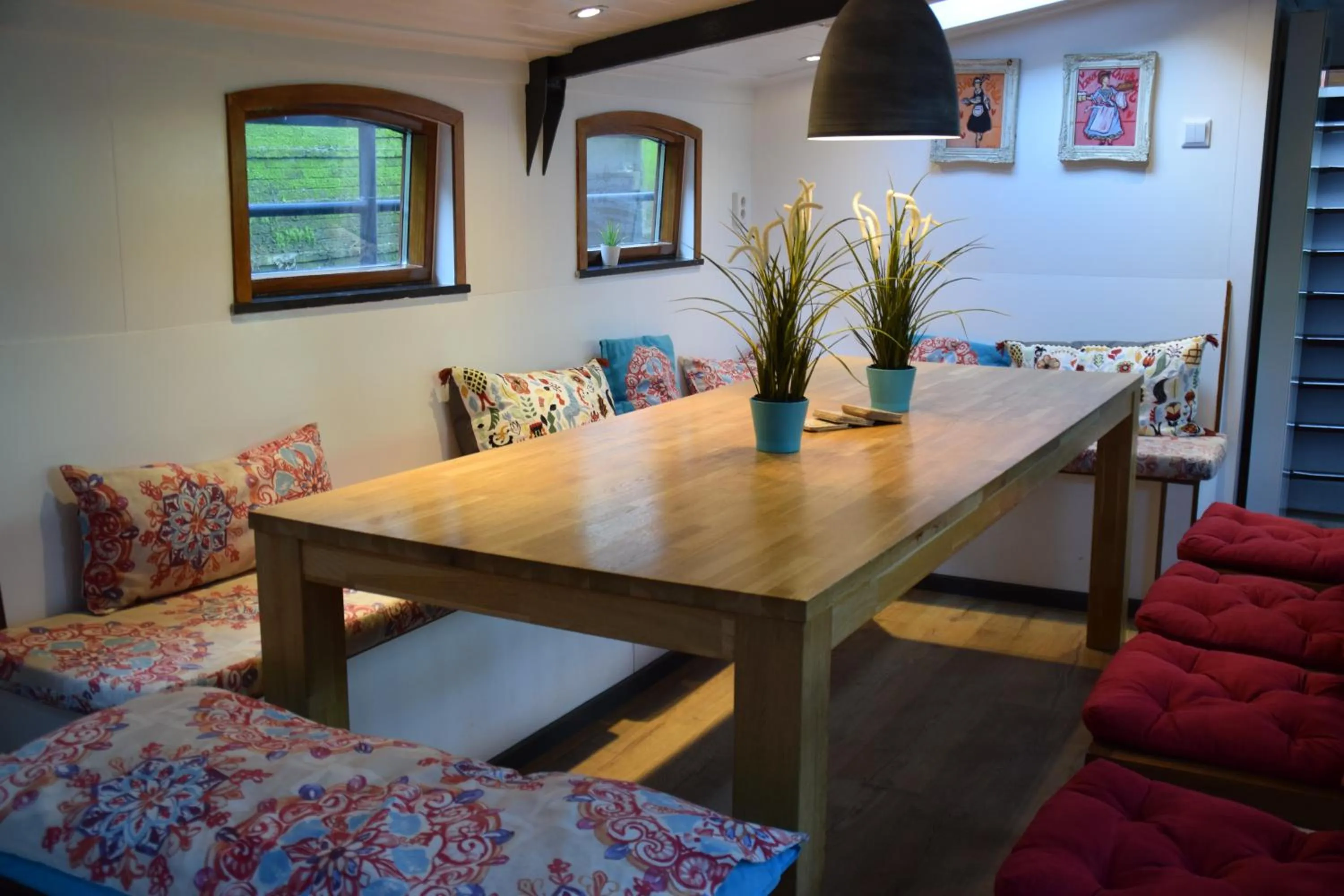 Dining area in Boathotel Rotterdam Anna