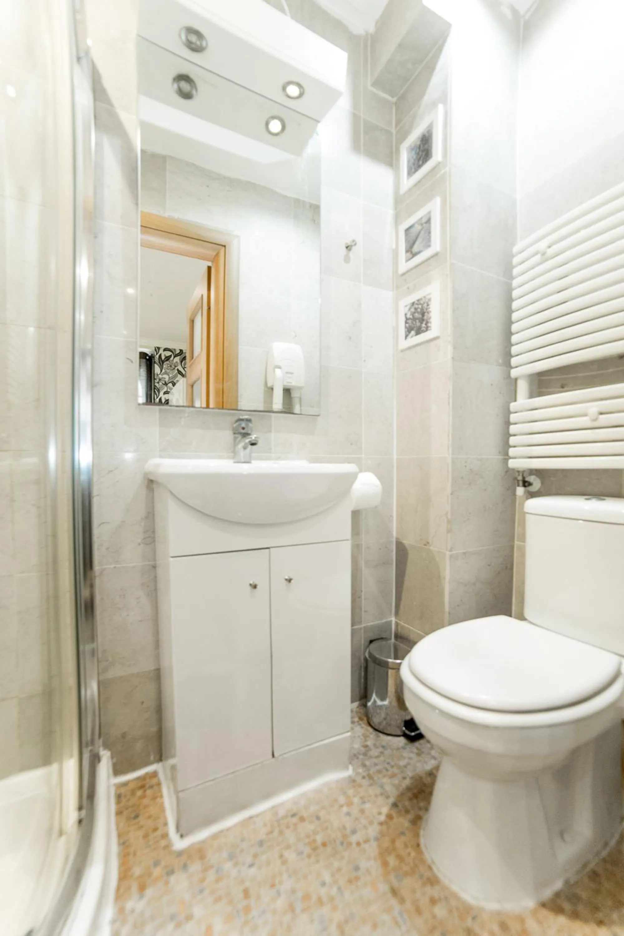 Shower in New Kent Apartments