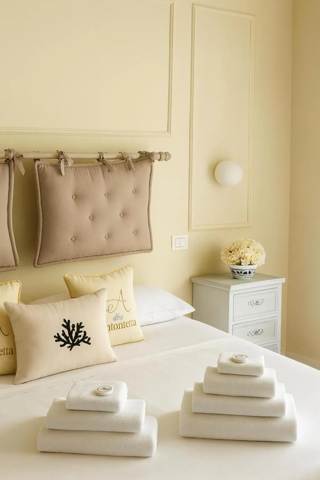 Bed in Villa Antonietta Ischia