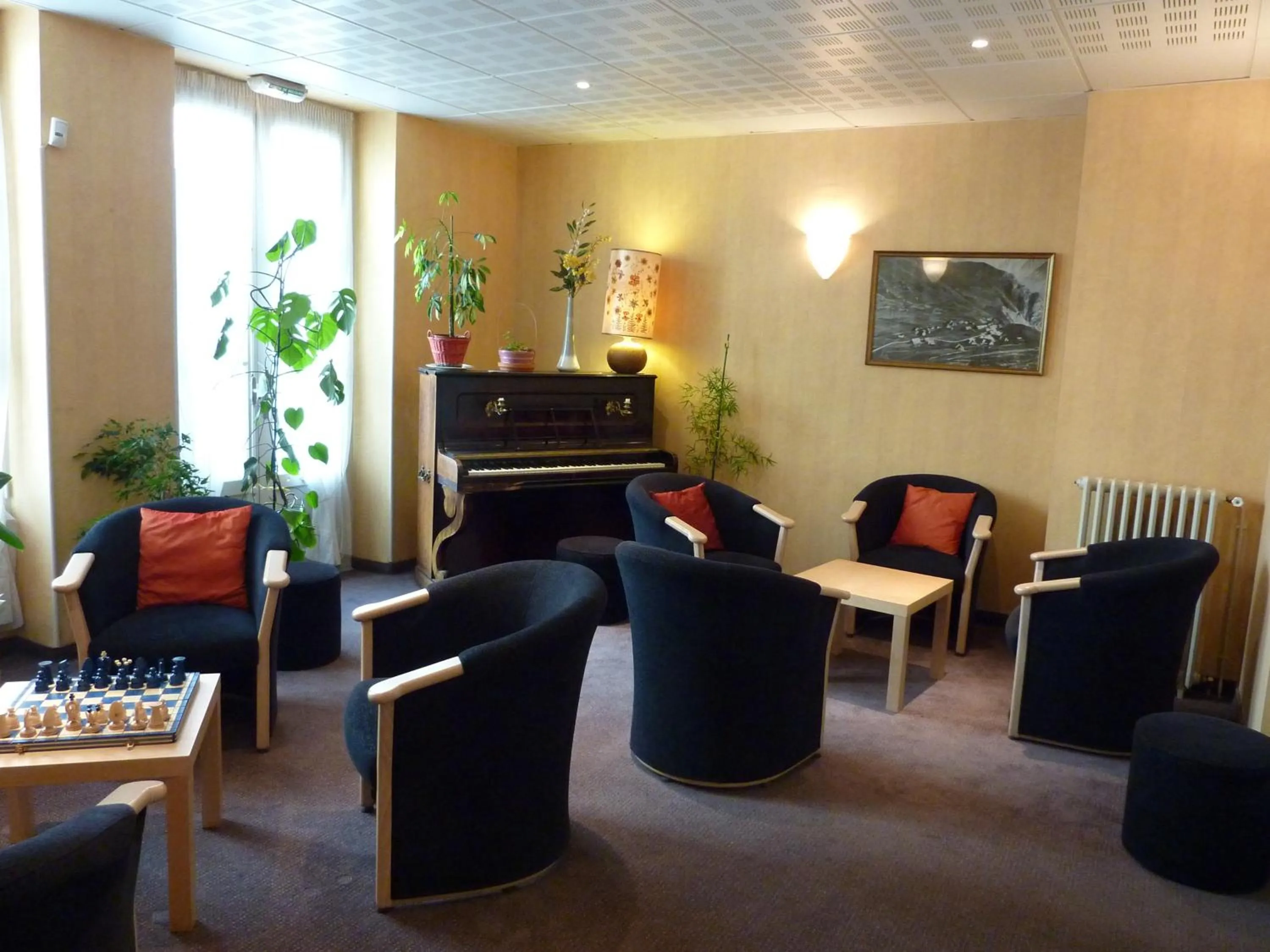 Living room in Cit'Hotel de La Vallée