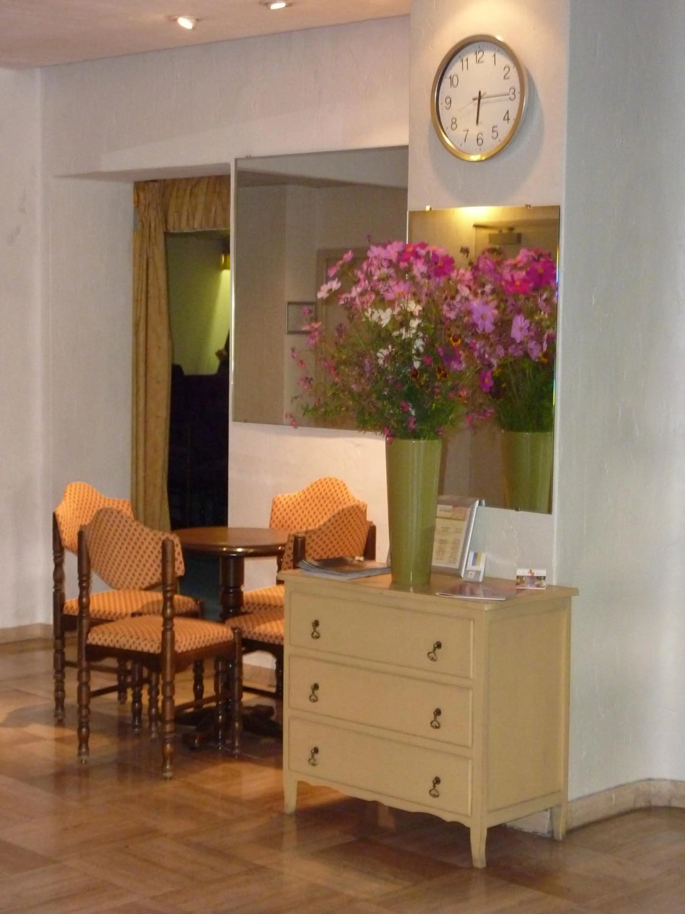 Lobby or reception in Cit'Hotel de La Vallée