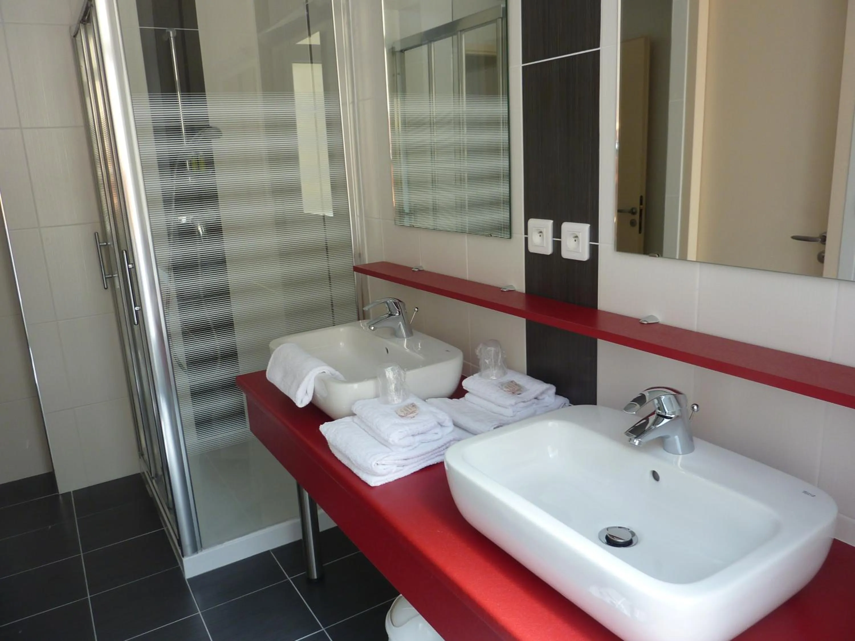 Bathroom in Cit'Hotel de La Vallée