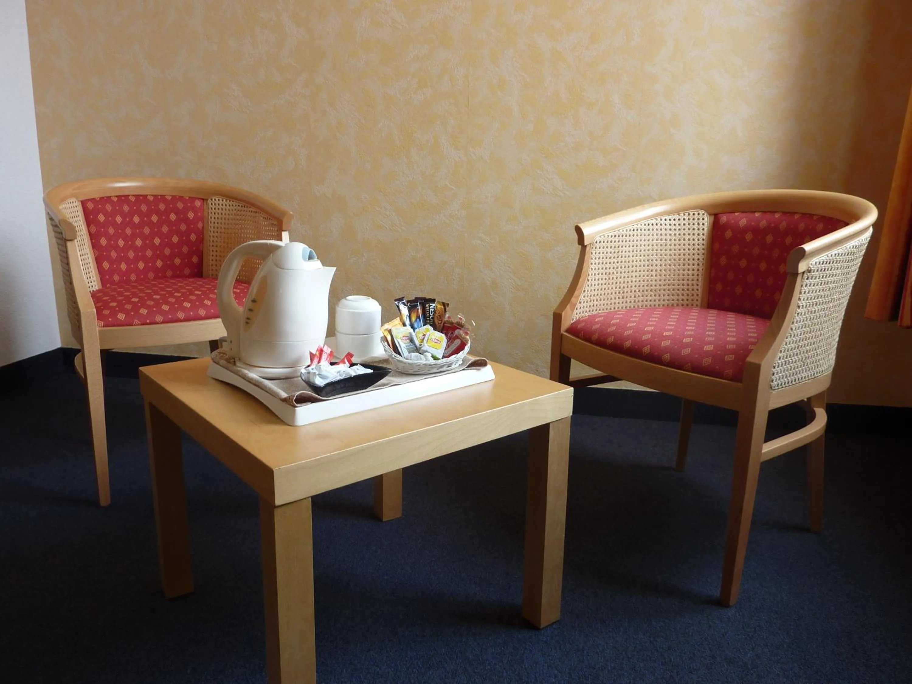 Coffee/tea facilities in Cit'Hotel de La Vallée