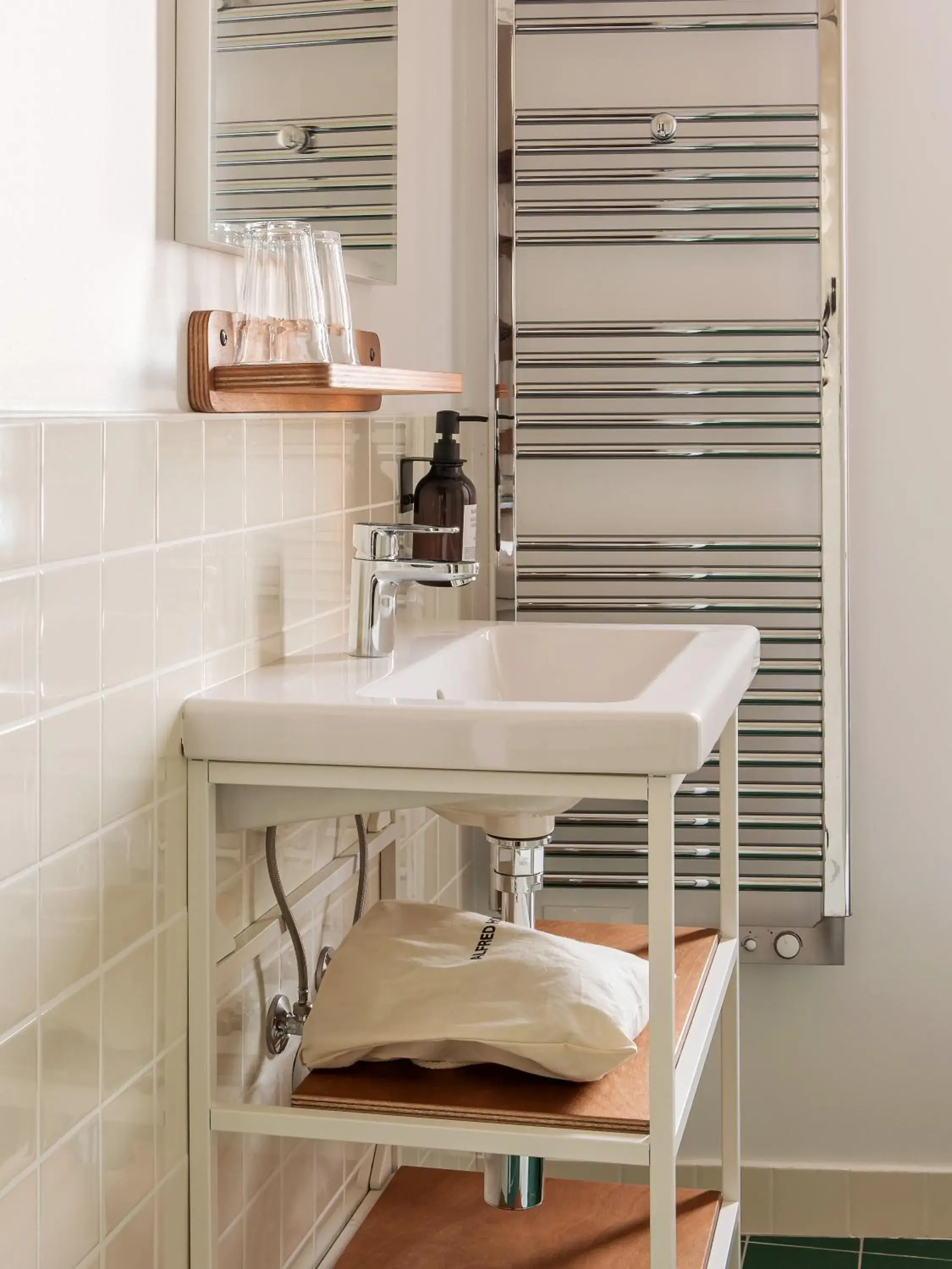 Superior Double or Twin Room in ALFRED HOTELS Paris Gare du Nord Superior Double or Twin Room in ALFRED HOTELS Paris Gare du Nord